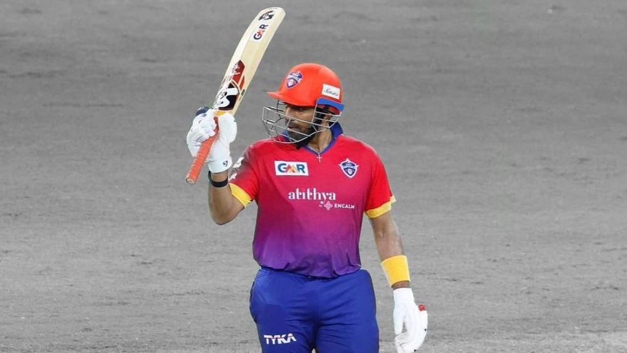 ಅದರಂತೆ ದುಬೈ ಕ್ಯಾಪಿಟಲ್ಸ್ ಪರ ಆರಂಭಿಕರಾಗಿ ರಾಬಿನ್ ಉತ್ತಪ್ಪ ಹಾಗೂ ಜೋ ರೂಟ್ ಕಣಕ್ಕಿಳಿದಿದ್ದರು. ಕೇವಲ 6 ರನ್ಗಳಿಸಿ ರೂಟ್ ಔಟಾದರೆ, ಉತ್ತಪ್ಪ ಮಾತ್ರ ಅತ್ಯಾಕರ್ಷಕ ಇನಿಂಗ್ಸ್ ಆಡಿದರು. ಆರಂಭದಿಂದಲೇ ಬಿರುಸಿನ ಬ್ಯಾಟಿಂಗ್ಗೆ ಒತ್ತು ನೀಡಿದ ಕನ್ನಡಿಗ ಗಲ್ಫ್ ಜೈಂಟ್ಸ್ ಬೌಲರ್ಗಳ ಬೆಂಡೆತ್ತಿದರು.