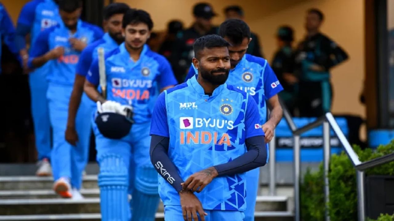 IND vs NZ: ಕಿವೀಸ್ ವಿರುದ್ಧದ ಟಿ20 ಸರಣಿ ಆರಂಭಕ್ಕೂ ಮುನ್ನ ಹಾರ್ದಿಕ್ ಪಡೆಗೆ ಬಿಗ್ ಶಾಕ್..! IND vs NZ: ಕಿವೀಸ್ ವಿರುದ್ಧದ ಟಿ20 ಸರಣಿ ಆರಂಭಕ್ಕೂ ಮುನ್ನ ಹಾರ್ದಿಕ್ ಪಡೆಗೆ ಬಿಗ್ ಶಾಕ್..!