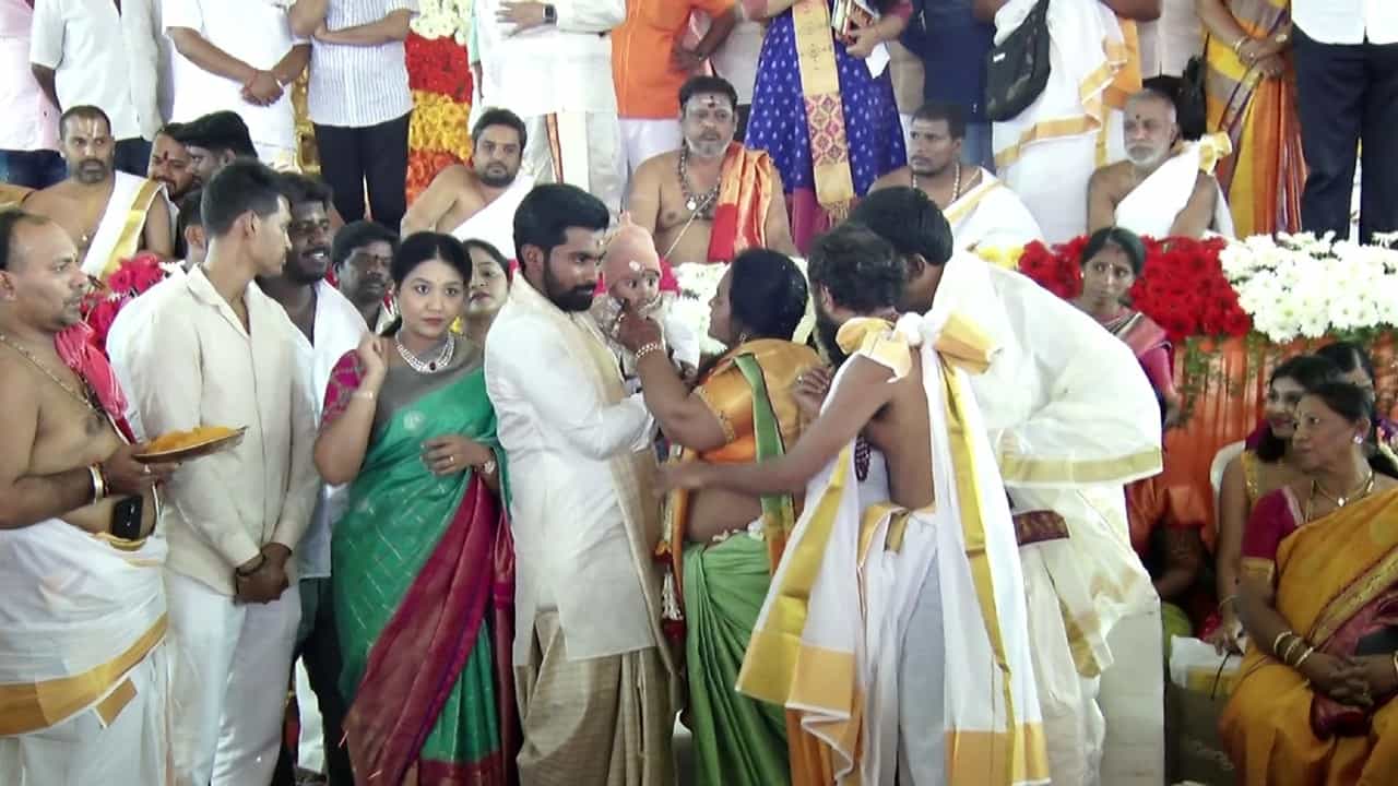 ದೊಡ್ಡಬಳ್ಳಾಪುರದಲ್ಲಿ ತಂಜಾವೂರು ದೇವಸ್ಥಾನದ ಸೆಟ್: ಸಾವಿರಾರು ವೃದ್ಧ ಜೋಡಿಗಳ ಅದ್ದೂರಿ ಮದುವೆ! ಸಂಭ್ರಮಿಸಿದ ಮಕ್ಕಳು ಮೊಮ್ಮಕ್ಕಳು ಸಚಿವರು ದೊಡ್ಡಬಳ್ಳಾಪುರದಲ್ಲಿ ತಂಜಾವೂರು ದೇವಸ್ಥಾನದ ಸೆಟ್: ಸಾವಿರಾರು ವೃದ್ಧ ಜೋಡಿಗಳ ಅದ್ದೂರಿ ಮದುವೆ! ಸಂಭ್ರಮಿಸಿದ ಮಕ್ಕಳು ಮೊಮ್ಮಕ್ಕಳು ಸಚಿವರು
