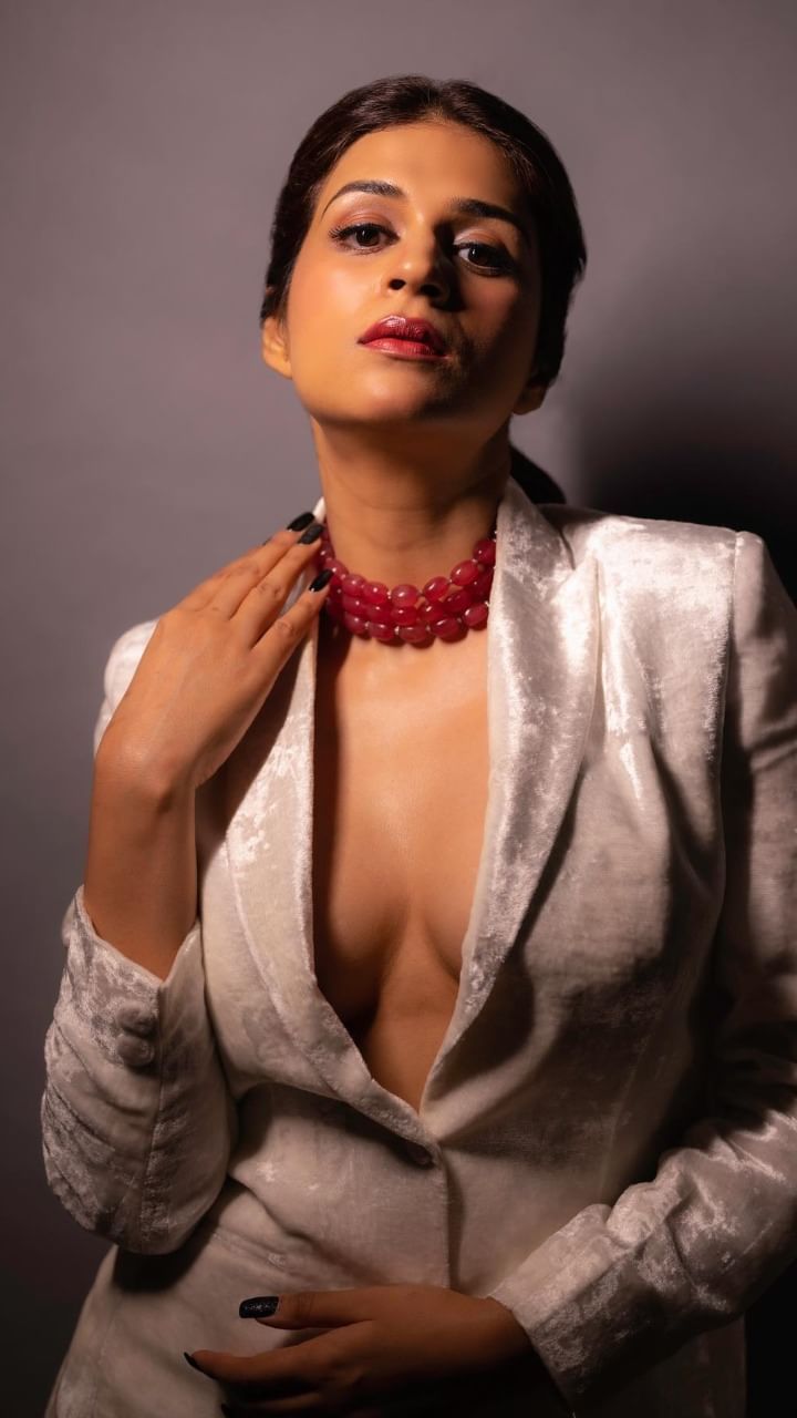 Shraddha Das (2)