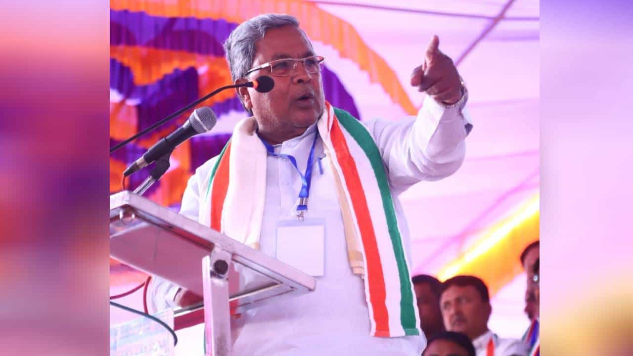 ಫ್ರೀಡಂ ಪಾರ್ಕ್ನಲ್ಲಿ ಪ್ರತಿಭಟನೆಯಲ್ಲಿ ಭಾಗಿಯಾಗಿದ್ದ ಅಂಗನವಾಡಿ ಸಹಾಯಕಿ ಸಾವು, ಸರ್ಕಾರದ ವಿರುದ್ದ ಸಿದ್ದರಾಮಯ್ಯ ಆಕ್ರೋಶ ಫ್ರೀಡಂ ಪಾರ್ಕ್ನಲ್ಲಿ ಪ್ರತಿಭಟನೆಯಲ್ಲಿ ಭಾಗಿಯಾಗಿದ್ದ ಅಂಗನವಾಡಿ ಸಹಾಯಕಿ ಸಾವು, ಸರ್ಕಾರದ ವಿರುದ್ದ ಸಿದ್ದರಾಮಯ್ಯ ಆಕ್ರೋಶ