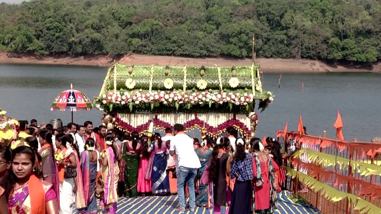 ಪ್ರತಿ ವರ್ಷ ಸಂಕ್ರಮಣದ ದಿನದಂದು ದೇವಿಯ ಮೂಲಸ್ಥಾನದಲ್ಲಿ ವಿಶೇಷ ಪೂಜೆ ಹೋಮ ಹವನ ನಡೆಯುತ್ತದೆ. 