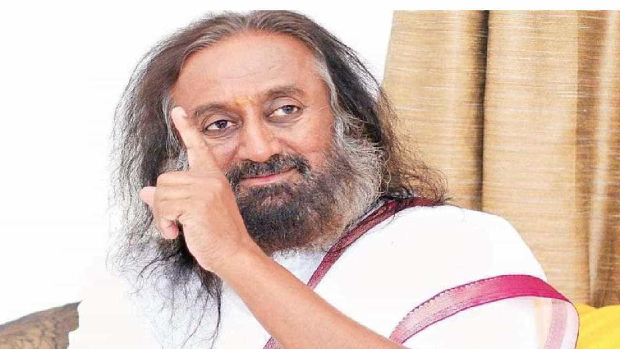 Sri Sri Ravi Shankar Guruji: ಶ್ರೀ ಶ್ರೀ ರವಿಶಂಕರ್ ಗುರೂಜಿ ಪ್ರಯಾಣಿಸುತ್ತಿದ್ದ ಹೆಲಿಕಾಪ್ಟರ್ ತಮಿಳುನಾಡಿನಲ್ಲಿ ತುರ್ತು ಭೂಸ್ಪರ್ಶ Sri Sri Ravi Shankar Guruji: ಶ್ರೀ ಶ್ರೀ ರವಿಶಂಕರ್ ಗುರೂಜಿ ಪ್ರಯಾಣಿಸುತ್ತಿದ್ದ ಹೆಲಿಕಾಪ್ಟರ್ ತಮಿಳುನಾಡಿನಲ್ಲಿ ತುರ್ತು ಭೂಸ್ಪರ್ಶ