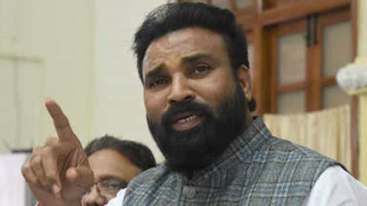 IT Raid: ಪಾಲುದಾರ ಮೇಲೆ ಐಟಿ ದಾಳಿ ಬಗ್ಗೆ ಸಚಿವ ಶ್ರೀರಾಮುಲು ಹೇಳಿದ್ದಿಷ್ಟು IT Raid: ಪಾಲುದಾರ ಮೇಲೆ ಐಟಿ ದಾಳಿ ಬಗ್ಗೆ ಸಚಿವ ಶ್ರೀರಾಮುಲು ಹೇಳಿದ್ದಿಷ್ಟು