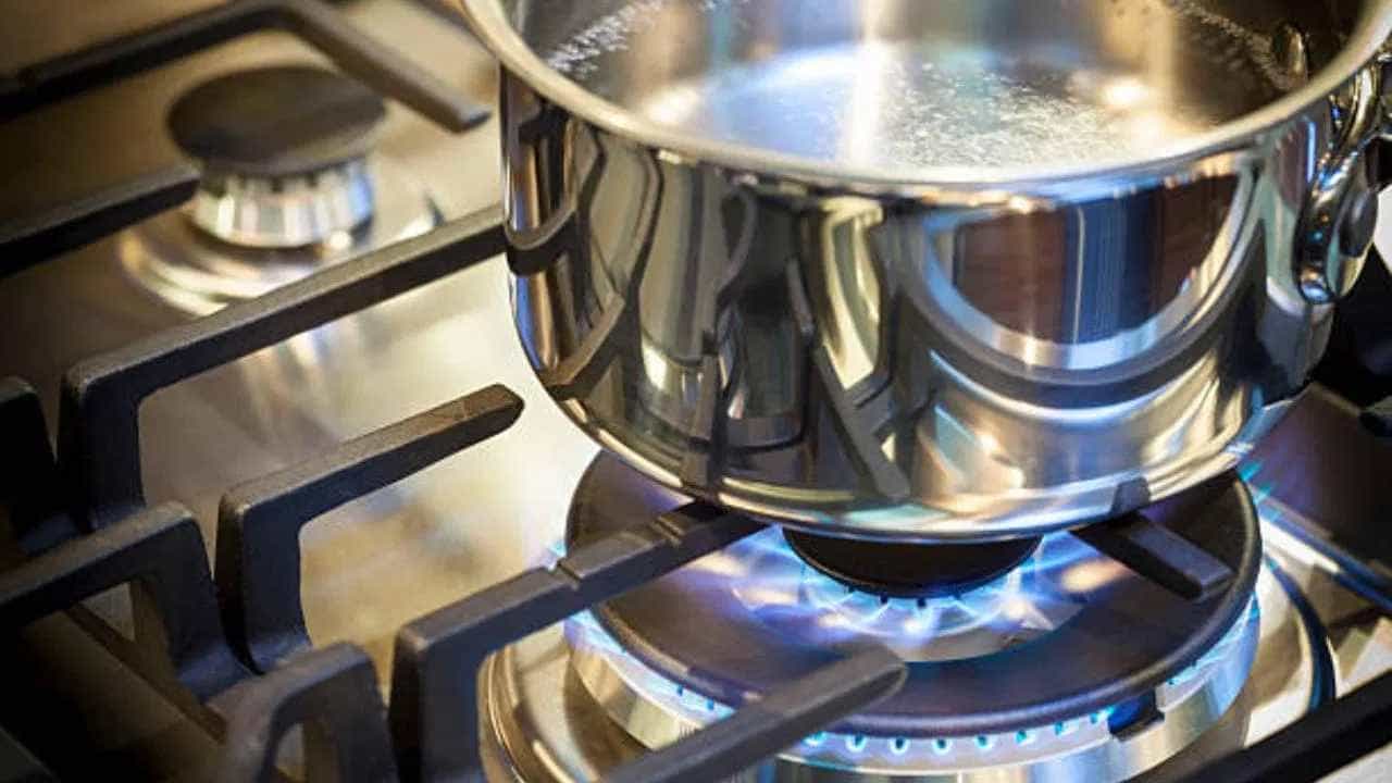 Gas Stove Ban: ಅಡುಗೆ ಅನಿಲವು, ಸೆಕೆಂಡ್ ಹ್ಯಾಂಡ್ ಸ್ಮೋಕಿಂಗ್ನಷ್ಟೇ ಅಪಾಯಕಾರಿಯೇ? ಅಧ್ಯಯನ ಹೇಳುವುದೇನು? Gas Stove Ban: ಅಡುಗೆ ಅನಿಲವು, ಸೆಕೆಂಡ್ ಹ್ಯಾಂಡ್ ಸ್ಮೋಕಿಂಗ್ನಷ್ಟೇ ಅಪಾಯಕಾರಿಯೇ? ಅಧ್ಯಯನ ಹೇಳುವುದೇನು?