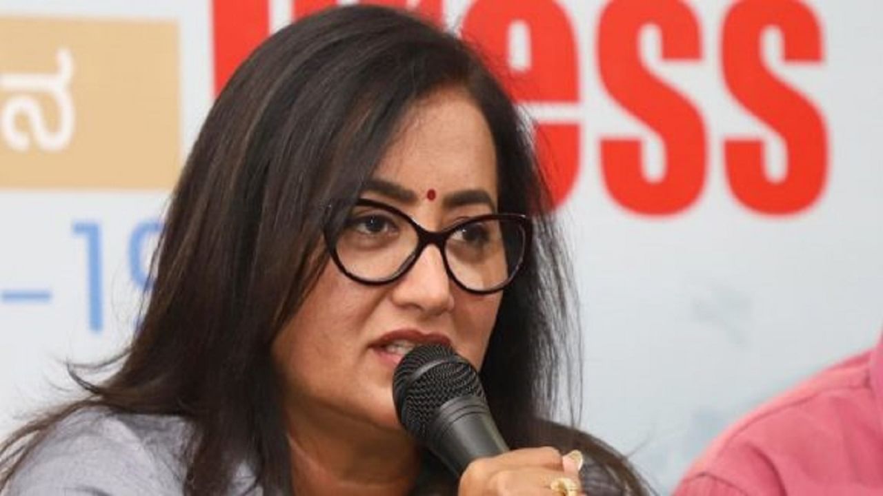 ಮುಂಬರುವ ವಿಧಾನಸಭಾ ಚುನಾವಣೆಯಲ್ಲಿ ಸುಮಲತಾ ಅಂಬರೀಶ್ ಸ್ಪರ್ಧೆ ಮಾಡ್ತಾರಾ? ಮೌನ ಮುರಿದ ಸಂಸದೆ ಮುಂಬರುವ ವಿಧಾನಸಭಾ ಚುನಾವಣೆಯಲ್ಲಿ ಸುಮಲತಾ ಅಂಬರೀಶ್ ಸ್ಪರ್ಧೆ ಮಾಡ್ತಾರಾ? ಮೌನ ಮುರಿದ ಸಂಸದೆ