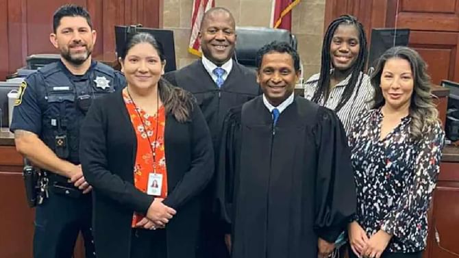 US Judge: ಶಾಲೆಯನ್ನು ಅರ್ಧಕ್ಕೆ ಬಿಟ್ಟು, ಬೀಡಿ ಕಟ್ಟುತ್ತಿದ್ದ ಕೇರಳದ ವ್ಯಕ್ತಿ ಇದೀಗ ಅಮೆರಿಕದಲ್ಲಿ ನ್ಯಾಯಾಧೀಶ US Judge: ಶಾಲೆಯನ್ನು ಅರ್ಧಕ್ಕೆ ಬಿಟ್ಟು, ಬೀಡಿ ಕಟ್ಟುತ್ತಿದ್ದ ಕೇರಳದ ವ್ಯಕ್ತಿ ಇದೀಗ ಅಮೆರಿಕದಲ್ಲಿ ನ್ಯಾಯಾಧೀಶ