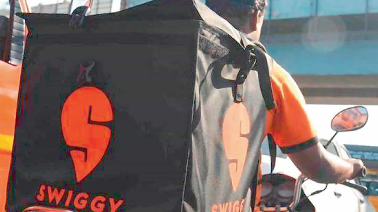 Swiggy Layoffs: 380 ಉದ್ಯೋಗಿಗಳನ್ನು ವಜಾಗೊಳಿಸಿದ ಸ್ವಿಗ್ಗಿ Swiggy Layoffs: 380 ಉದ್ಯೋಗಿಗಳನ್ನು ವಜಾಗೊಳಿಸಿದ ಸ್ವಿಗ್ಗಿ