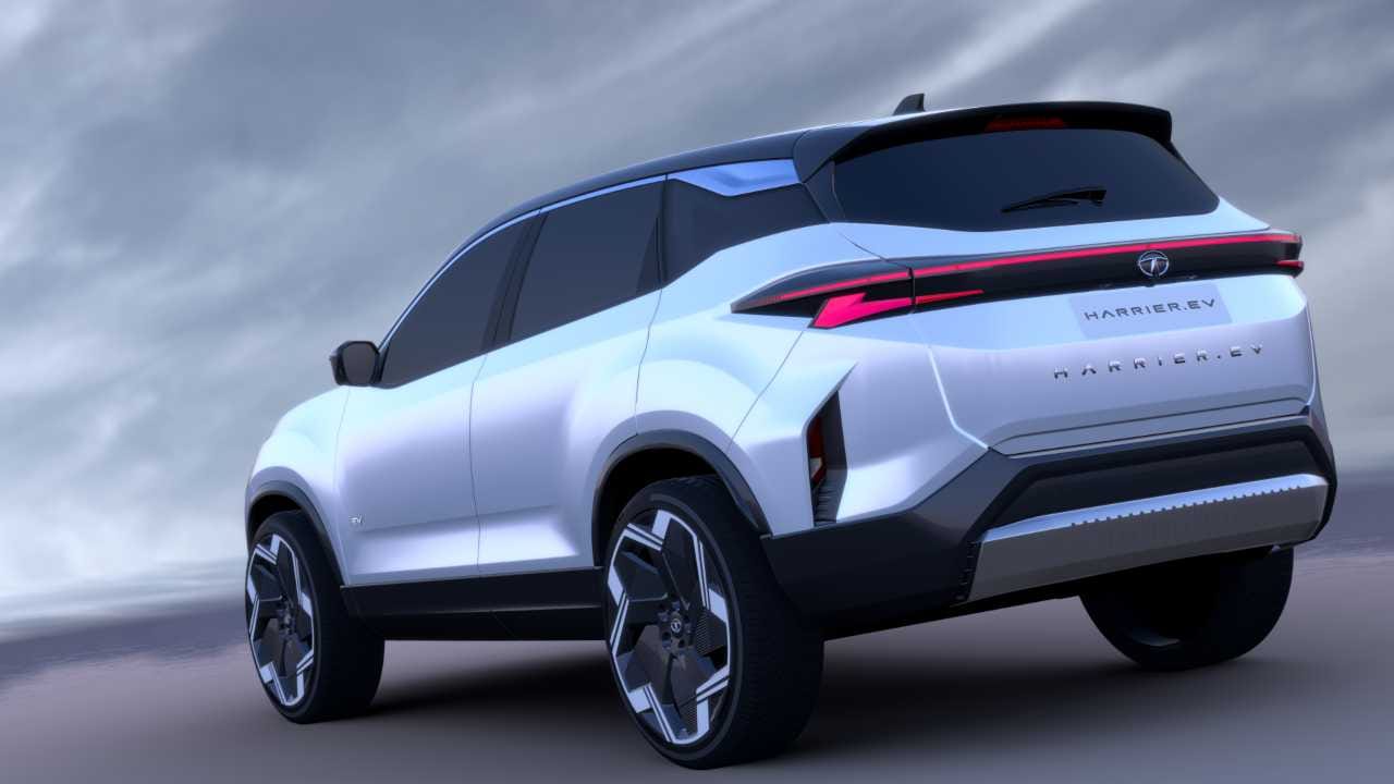 ಬ್ಯಾಟರಿ ಆಯ್ಕೆ , ತಂತ್ರಜ್ಞಾನ ಜೋಡಣೆಗೆ ಅನುಗುಣವಾಗಿ ಎಕ್ಸ್ ಶೋರೂಂ ಪ್ರಕಾರ ರೂ. 25 ಲಕ್ಷದಿಂದ ರೂ. 30 ಲಕ್ಷ ಬೆಲೆ ಅಂತರದಲ್ಲಿ ಬಿಡುಗಡೆಯಾಗಲಿದೆ.