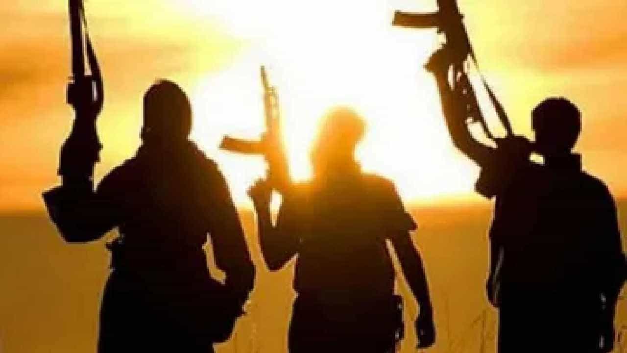 Rajouri Terror Attack: ಜಮ್ಮು ಮತ್ತು ಕಾಶ್ಮೀರದ ರಜೌರಿಯಲ್ಲಿ ಉಗ್ರರ ದಾಳಿ, ಮೃತರ ಸಂಖ್ಯೆ 7ಕ್ಕೆ ಏರಿಕೆ Rajouri Terror Attack: ಜಮ್ಮು ಮತ್ತು ಕಾಶ್ಮೀರದ ರಜೌರಿಯಲ್ಲಿ ಉಗ್ರರ ದಾಳಿ, ಮೃತರ ಸಂಖ್ಯೆ 7ಕ್ಕೆ ಏರಿಕೆ