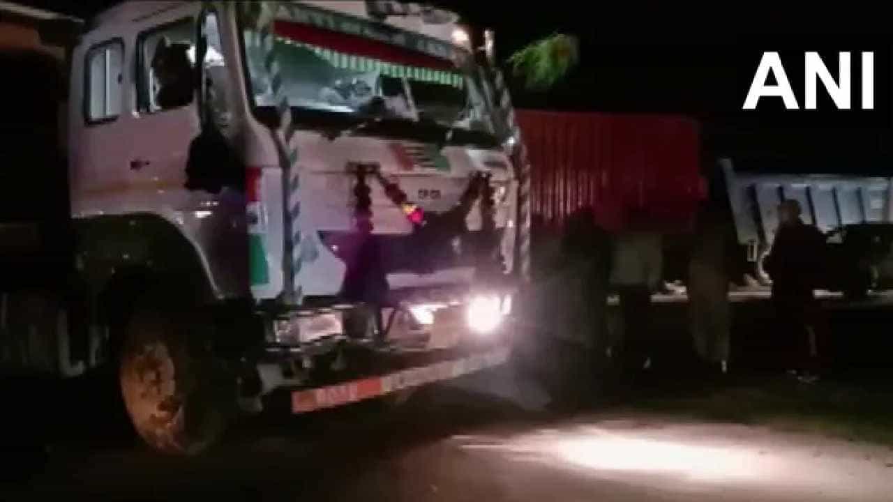 Uttar Pradesh Accident: ಉನ್ನಾವೋ ಬಳಿ ಕಾರು ಹಾಗೂ ಟ್ರಕ್ ನಡುವೆ ಅಪಘಾತ 6 ಮಂದಿ ಸಾವು Uttar Pradesh Accident: ಉನ್ನಾವೋ ಬಳಿ ಕಾರು ಹಾಗೂ ಟ್ರಕ್ ನಡುವೆ ಅಪಘಾತ 6 ಮಂದಿ ಸಾವು