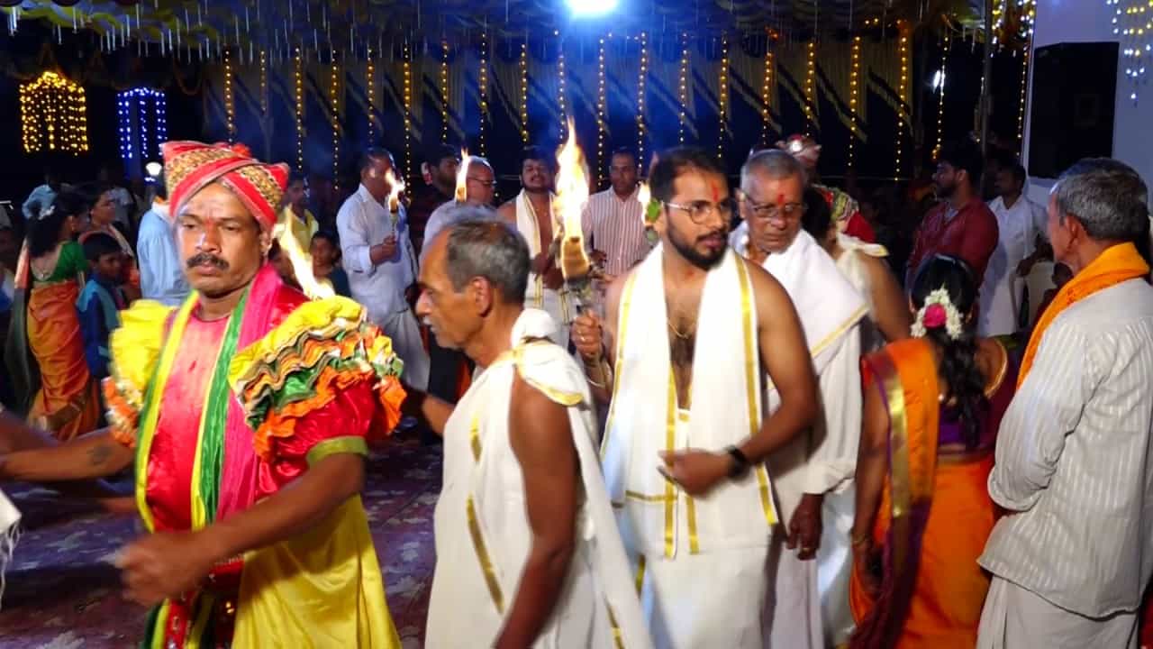 ಗೋಂದೋಲು ಆಚರಣೆ: ಬಡವರ ಹಬ್ಬಗಳು ಶ್ರೀಮಂತವಾಗಿರುತ್ತವೆ! ಇಂತಹ ಆಚರಣೆಗಳೇ ನೆಲದ ಸಾಂಸ್ಕೃತಿಕ ಶ್ರೀಮಂತಿಕೆಗೆ ಆಧಾರ ಗೋಂದೋಲು ಆಚರಣೆ: ಬಡವರ ಹಬ್ಬಗಳು ಶ್ರೀಮಂತವಾಗಿರುತ್ತವೆ! ಇಂತಹ ಆಚರಣೆಗಳೇ ನೆಲದ ಸಾಂಸ್ಕೃತಿಕ ಶ್ರೀಮಂತಿಕೆಗೆ ಆಧಾರ