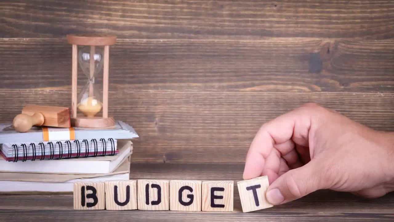 Budget Expectations: ಸಾಮಾನ್ಯ ಜನರ ತೆರಿಗೆ ಹೊರೆ ಇಳಿಸುತ್ತಾ ಬಜೆಟ್? ನಿರೀಕ್ಷೆಗಳೇನು? Budget Expectations: ಸಾಮಾನ್ಯ ಜನರ ತೆರಿಗೆ ಹೊರೆ ಇಳಿಸುತ್ತಾ ಬಜೆಟ್? ನಿರೀಕ್ಷೆಗಳೇನು?