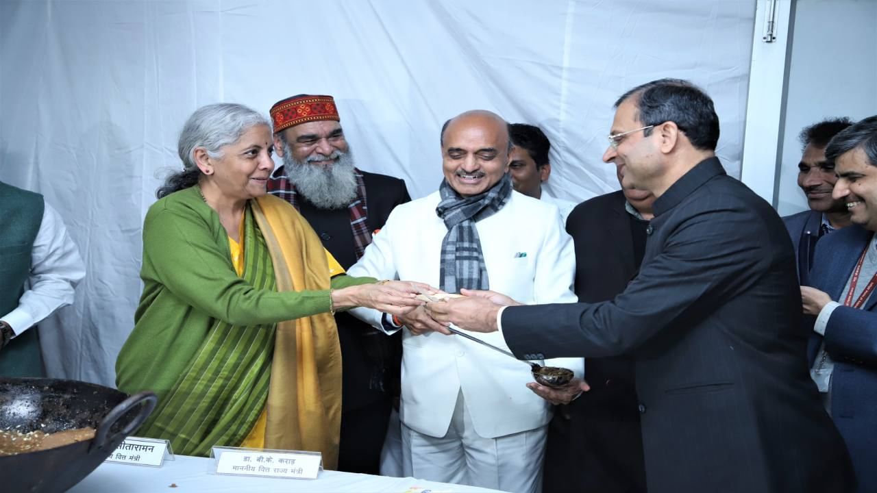 Budget 2023 Halwa Ceremony Finance Minister Nirmala Sitharaman distributed halwa to members of Budget Press along with other staff of the ministry