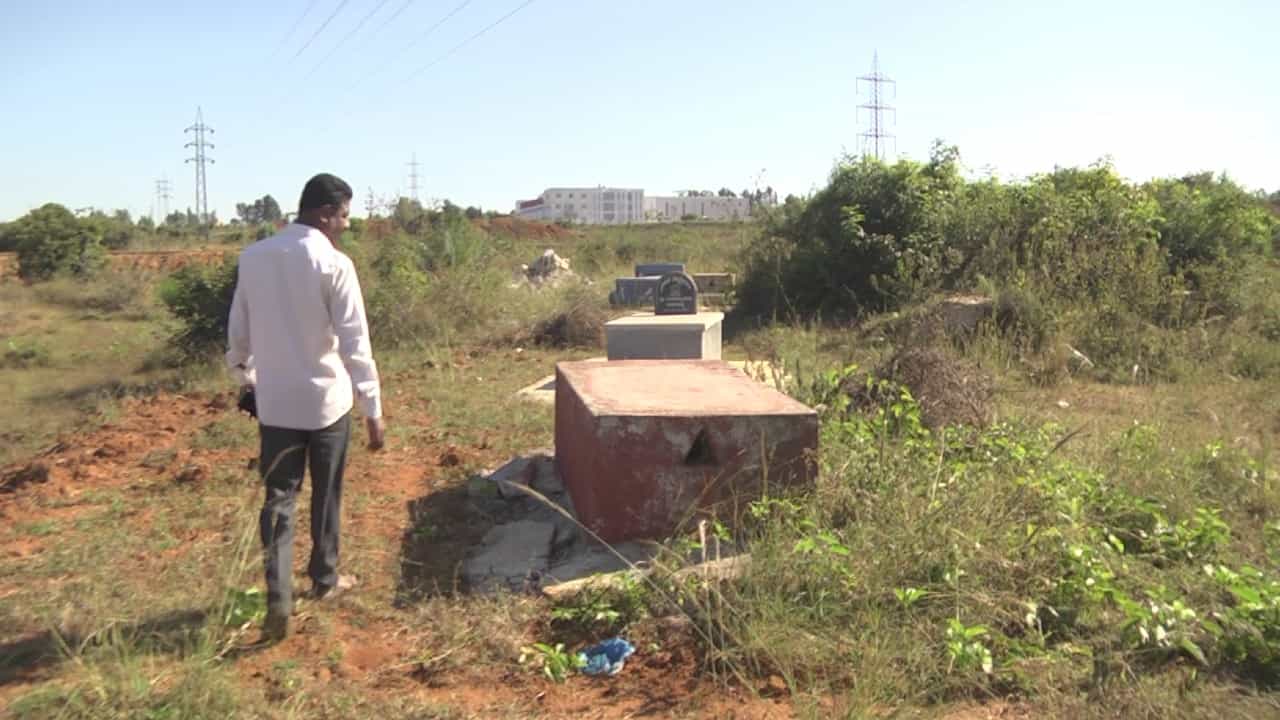 Graveyard encroachment: ಸ್ಮಶಾನ ಭೂಮಿಯನ್ನೂ ಒತ್ತುವರಿ ಮಾಡ್ತಿದಾರೆ! ಹೇಳೋರಿಲ್ಲ,ಕೇಳೊರಿಲ್ಲಾ ನೆಲಮಂಗಲದಲ್ಲಿ Graveyard encroachment: ಸ್ಮಶಾನ ಭೂಮಿಯನ್ನೂ ಒತ್ತುವರಿ ಮಾಡ್ತಿದಾರೆ! ಹೇಳೋರಿಲ್ಲ,ಕೇಳೊರಿಲ್ಲಾ ನೆಲಮಂಗಲದಲ್ಲಿ