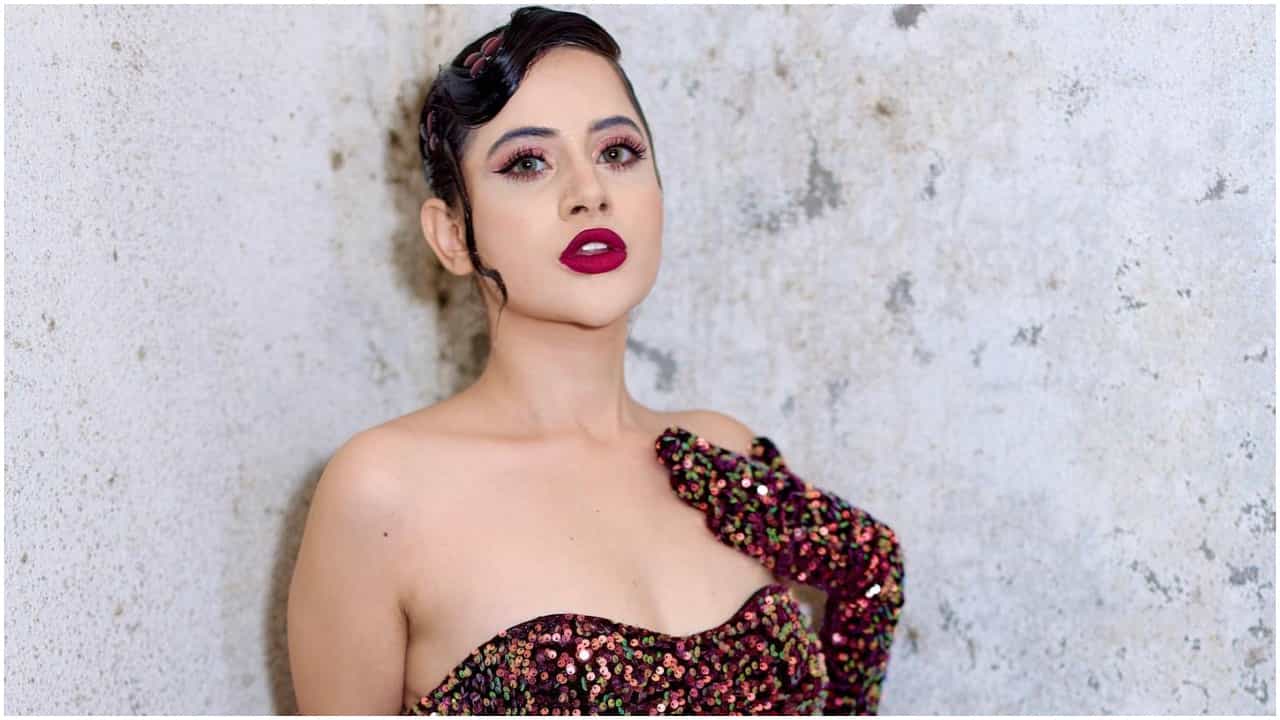 Urfi Javed: ಪೊಲೀಸ್ ಠಾಣೆ ಮೆಟ್ಟಿಲೇರಿತು ಉರ್ಫಿ ಜಾವೇದ್ ಕೇಸ್; ಬಟ್ಟೆ ಬಗ್ಗೆ ಬೋಲ್ಡ್ ನಟಿಗೆ 2 ಗಂಟೆ ವಿಚಾರಣೆ Urfi Javed: ಪೊಲೀಸ್ ಠಾಣೆ ಮೆಟ್ಟಿಲೇರಿತು ಉರ್ಫಿ ಜಾವೇದ್ ಕೇಸ್; ಬಟ್ಟೆ ಬಗ್ಗೆ ಬೋಲ್ಡ್ ನಟಿಗೆ 2 ಗಂಟೆ ವಿಚಾರಣೆ