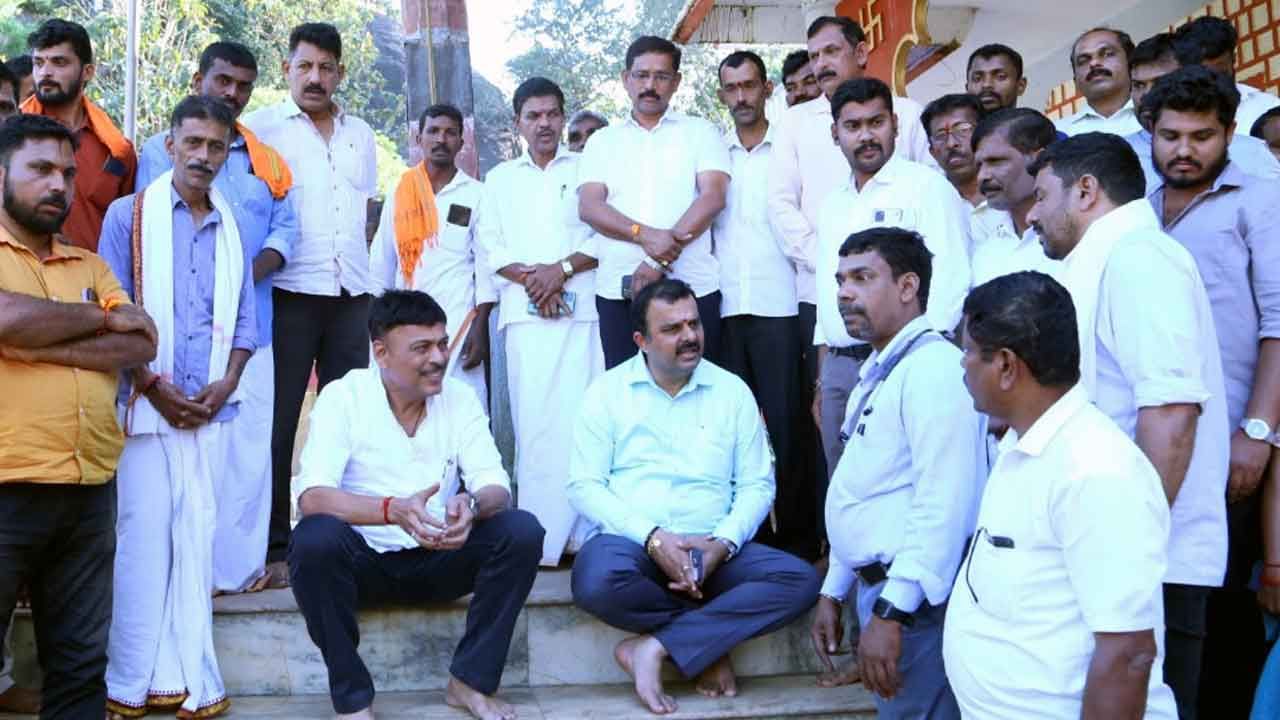 ಕಾರಿಂಜ ಇನ್ನು ಮುಂದೆ ಪರಿಸರ ಸೂಕ್ಷ್ಮ ಪ್ರದೇಶ: ಶೀಘ್ರ ಆದೇಶ ಹೊರಡಿಸುವ ಭರವಸೆ ಕೊಟ್ಟ ಸಚಿವ ಸುನಿಲ್ ಕುಮಾರ್ ಕಾರಿಂಜ ಇನ್ನು ಮುಂದೆ ಪರಿಸರ ಸೂಕ್ಷ್ಮ ಪ್ರದೇಶ: ಶೀಘ್ರ ಆದೇಶ ಹೊರಡಿಸುವ ಭರವಸೆ ಕೊಟ್ಟ ಸಚಿವ ಸುನಿಲ್ ಕುಮಾರ್
