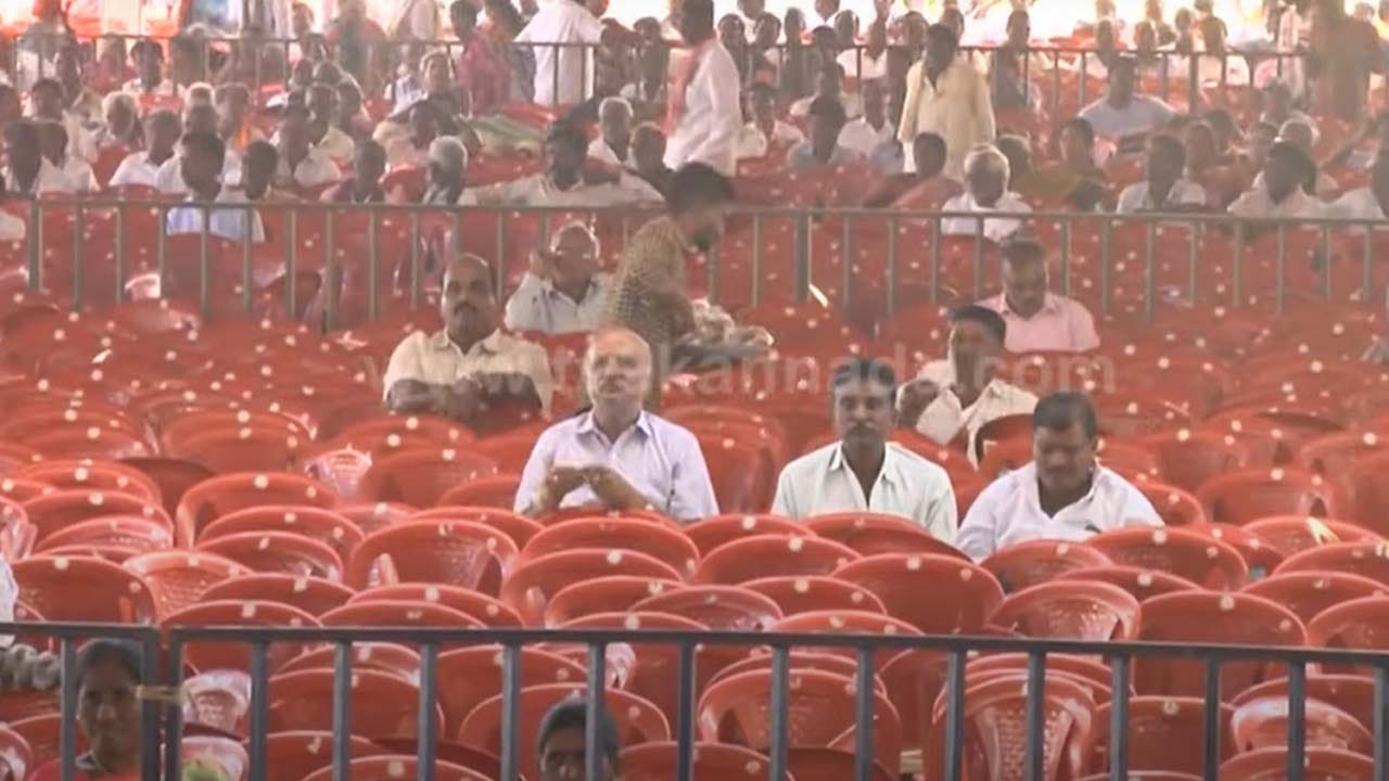 Mandya: ಪ್ರಜಾಧ್ವನಿಯಾತ್ರೆ ಸಮಾವೇಶದಲ್ಲಿ ಜನಕ್ಕಿಂತ ಜಾಸ್ತಿ ಖಾಲಿ ಕುರ್ಚಿ ಕಂಡವು! Mandya: ಪ್ರಜಾಧ್ವನಿಯಾತ್ರೆ ಸಮಾವೇಶದಲ್ಲಿ ಜನಕ್ಕಿಂತ ಜಾಸ್ತಿ ಖಾಲಿ ಕುರ್ಚಿ ಕಂಡವು!