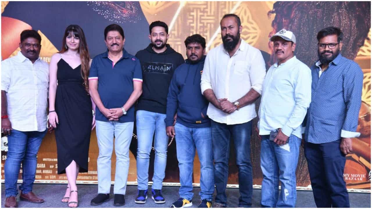 Vairam Movie Teaser: ‘ವೈರಂ’ ಚಿತ್ರದ ಟೀಸರ್ನಲ್ಲಿ ಗರುಡ ರಾಮ್ ಎದುರು ದೇವರಾಜ್ ಪುತ್ರ ಪ್ರಣಾಮ್ ಅಬ್ಬರ Vairam Movie Teaser: ‘ವೈರಂ’ ಚಿತ್ರದ ಟೀಸರ್ನಲ್ಲಿ ಗರುಡ ರಾಮ್ ಎದುರು ದೇವರಾಜ್ ಪುತ್ರ ಪ್ರಣಾಮ್ ಅಬ್ಬರ