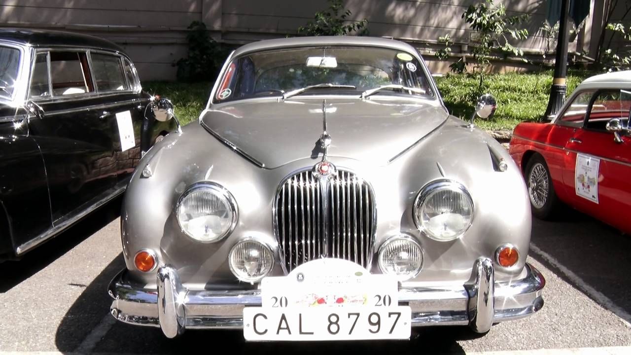 ಅದೆಷ್ಟೆ ಹೊಸ ಹೊಸ ಮಾಡೆಲ್ ಕಾರ್ಗಳು ಎಂಟ್ರಿ ಕೊಡ್ಲಿ. ಓಲ್ಡ್ ಈಸ್ ಆಲ್ವೇಸ್ ಗೋಲ್ಡ್. ಸೋ ಇನ್ನು ಅದೆಷ್ಟ್ ವರ್ಷ ಬಂದ್ರೂ ಅವುಗಳ ಚಾರ್ಮೇನ್ ಕಮ್ಮಿ ಆಗಲ್ಲ. ಹಿಗಾಗೇ ಸಿಲಿಕಾನ್ ಸಿಟಿಯಲ್ಲಿ ಜ.29 ಭಾನುವಾರ ವಿಂಟೇಜ್ ಬ್ಯೂಟೀಗಳು ಹವಾ ತೋರಿಸಿದ್ವು.