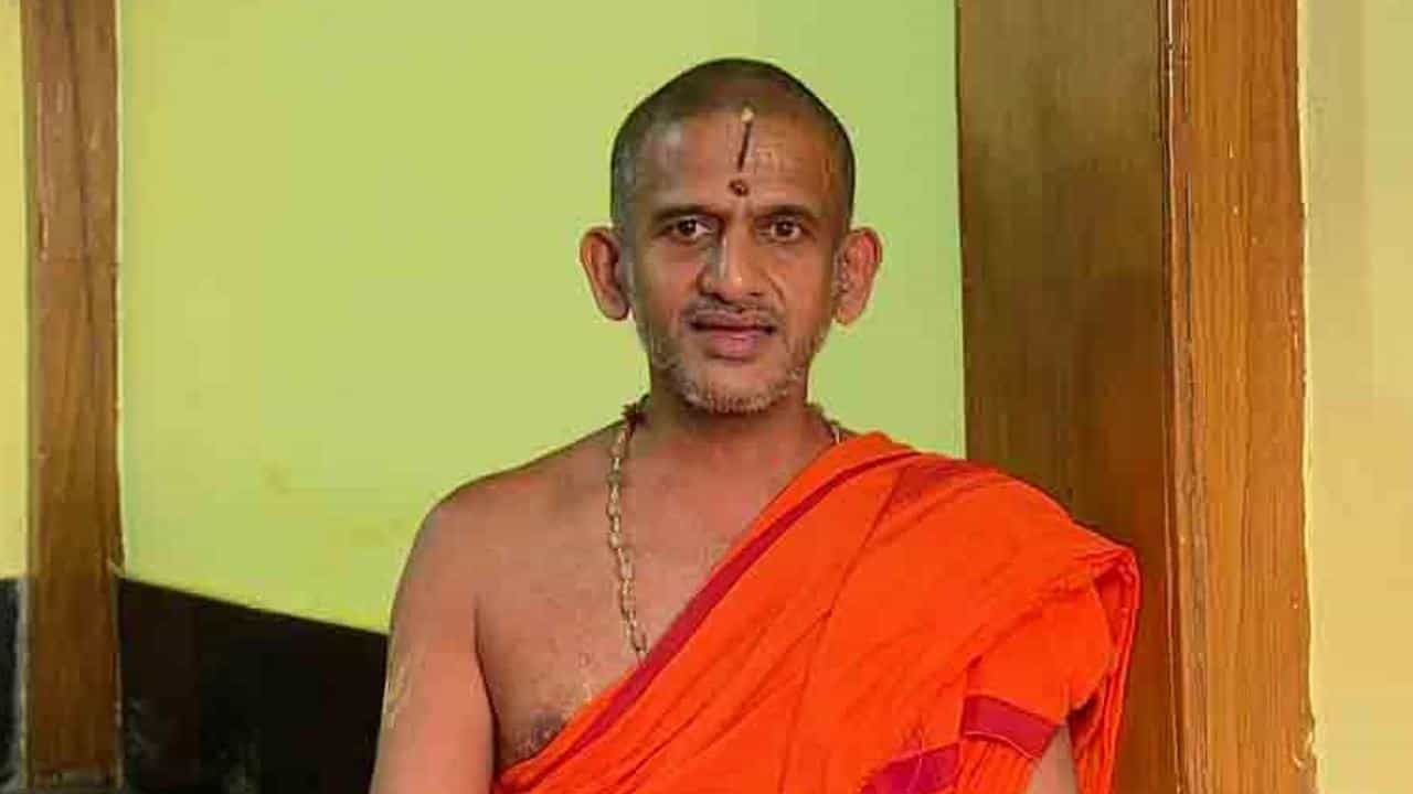 Ayodhya Ram Mandir: ರಾಮಮಂದಿರದಲ್ಲಿ ಪ್ರಾಣ ಪ್ರತಿಷ್ಠೆಯ ದಿನಾಂಕವನ್ನು ಅಮಿತ್ ಶಾ ನಿರ್ಧರಿಸಿಲ್ಲ: ವಿಶ್ವ ಪ್ರಸನ್ನತೀರ್ಥ ಸ್ವಾಮೀಜಿ Ayodhya Ram Mandir: ರಾಮಮಂದಿರದಲ್ಲಿ ಪ್ರಾಣ ಪ್ರತಿಷ್ಠೆಯ ದಿನಾಂಕವನ್ನು ಅಮಿತ್ ಶಾ ನಿರ್ಧರಿಸಿಲ್ಲ: ವಿಶ್ವ ಪ್ರಸನ್ನತೀರ್ಥ ಸ್ವಾಮೀಜಿ