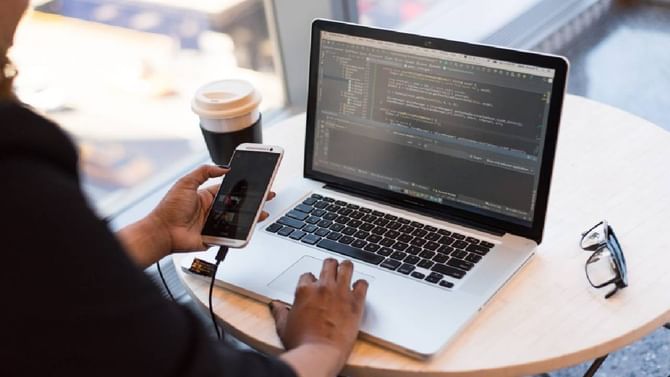 Work From Home: ವರ್ಕ್ ಫರ್ಮ್ ಹೋಮ್ ಎಂದು ಸಮಯ ವ್ಯರ್ಥ ಮಾಡದಿರಿ, ಸಿಕ್ಕಿ ಬೀಳುವ ಸಾಧ್ಯತೆ ಹೆಚ್ಚಿದೆ Work From Home: ವರ್ಕ್ ಫರ್ಮ್ ಹೋಮ್ ಎಂದು ಸಮಯ ವ್ಯರ್ಥ ಮಾಡದಿರಿ, ಸಿಕ್ಕಿ ಬೀಳುವ ಸಾಧ್ಯತೆ ಹೆಚ್ಚಿದೆ