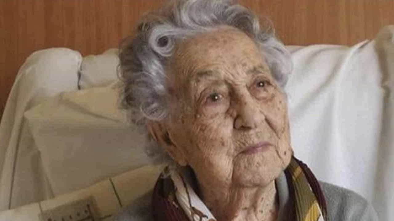 World's Oldest Person: ವಿಶ್ವದ ಅತ್ಯಂತ ಹಿರಿಯ ಮಹಿಳೆ, ಈಕೆ ಎಂದಿಗೂ ಆಸ್ಪತ್ರೆಗೆ ಹೋಗಿಲ್ಲ, ಇವರ ಜೀವನಶೈಲಿ ಗುಟ್ಟು ಏನು? World's Oldest Person: ವಿಶ್ವದ ಅತ್ಯಂತ ಹಿರಿಯ ಮಹಿಳೆ, ಈಕೆ ಎಂದಿಗೂ ಆಸ್ಪತ್ರೆಗೆ ಹೋಗಿಲ್ಲ, ಇವರ ಜೀವನಶೈಲಿ ಗುಟ್ಟು ಏನು?
