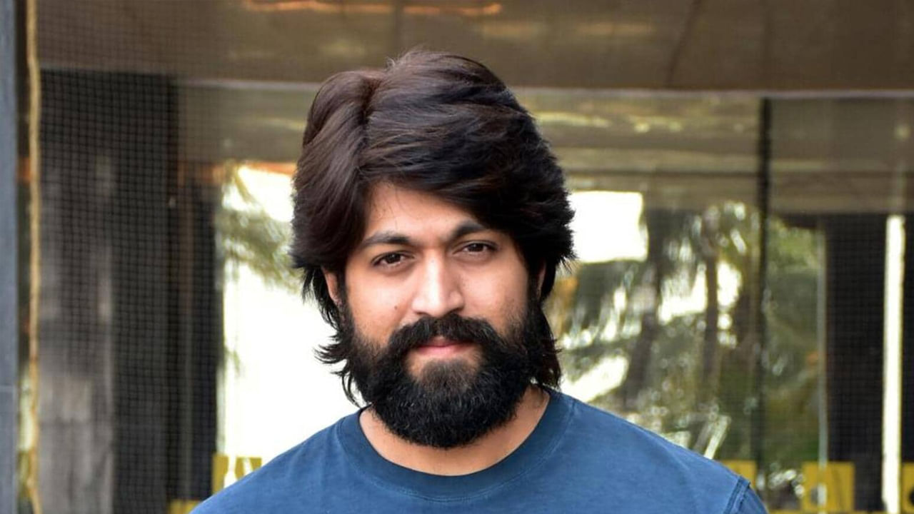 Yash Birthday: ರಾಕಿಂಗ್ ಸ್ಟಾರ್ ನಿಜವಾದ ಹೆಸರೇನು? ಯಶ್ ಎಂದು ಹೆಸರು ಬಂದಿದ್ದು ಹೇಗೆ? ಇಲ್ಲಿದೆ ಮಾಹಿತಿ Yash Birthday: ರಾಕಿಂಗ್ ಸ್ಟಾರ್ ನಿಜವಾದ ಹೆಸರೇನು? ಯಶ್ ಎಂದು ಹೆಸರು ಬಂದಿದ್ದು ಹೇಗೆ? ಇಲ್ಲಿದೆ ಮಾಹಿತಿ