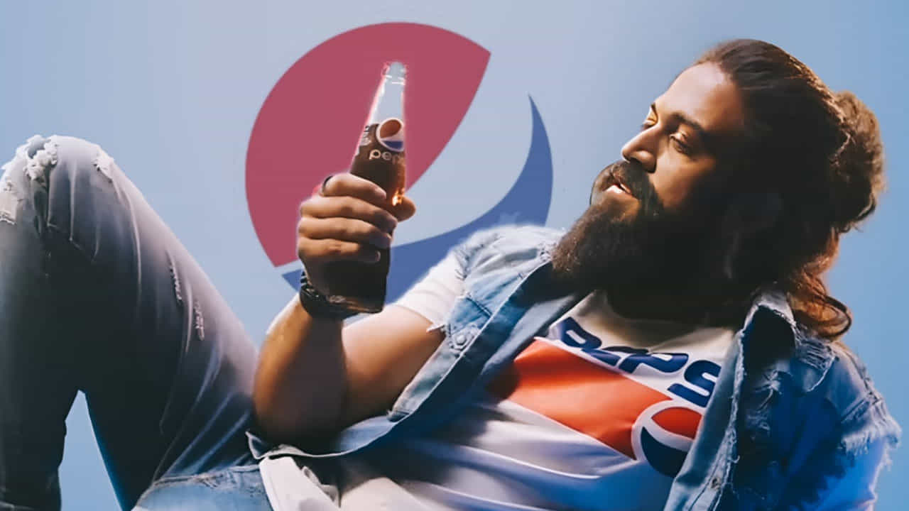 Yash: ‘ಐ ಲವ್ ಯೂ ಪೆಪ್ಸಿ’: ಪಾನೀಯ ಕಂಪನಿಗೆ ಯಶ್ ರಾಯಭಾರಿ, ಸ್ಟೈಲ್ ನೋಡಿ ಫ್ಯಾನ್ಸ್ ಫಿದಾ Yash: ‘ಐ ಲವ್ ಯೂ ಪೆಪ್ಸಿ’: ಪಾನೀಯ ಕಂಪನಿಗೆ ಯಶ್ ರಾಯಭಾರಿ, ಸ್ಟೈಲ್ ನೋಡಿ ಫ್ಯಾನ್ಸ್ ಫಿದಾ