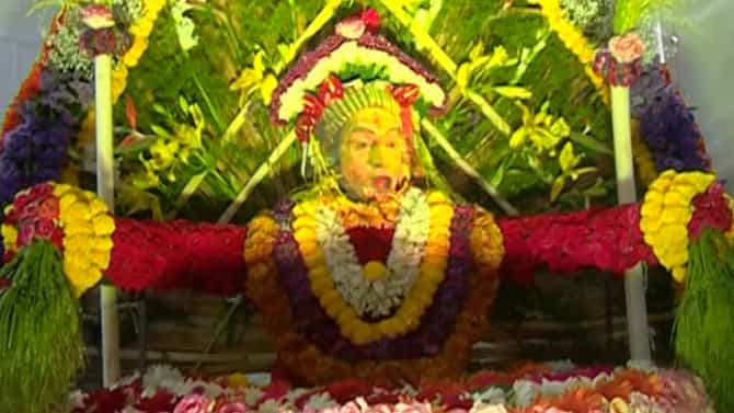 ಬಳ್ಳಾರಿ ಉತ್ಸವ: ಗಮನ ಸೆಳೆದ ವಿವಿಧ ಪುಪ್ಪಗಳಲ್ಲಿ ಅರಳಿದ ಕಾಂತಾರ ಪಂಜುರ್ಲಿ ದೈವ
