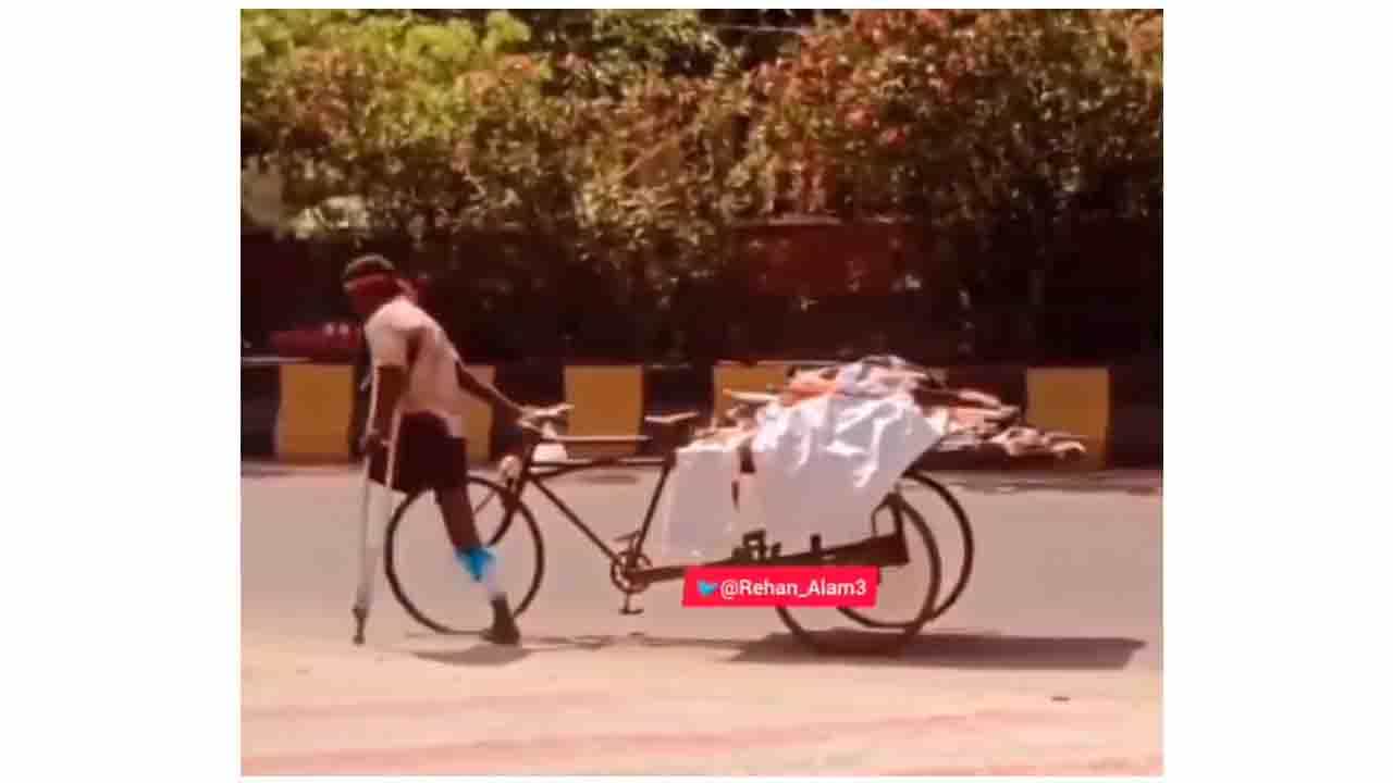 ಒಂಟಿಗಾಲಿನಲ್ಲಿ ಒಂಟಿಗೈಯಲ್ಲಿ ನಿತ್ಯವೂ ಬದುಕಿನ ಬಂಡಿ ಎಳೆಯುವ ಈ ದಿವ್ಯಾಂಗ ಒಂಟಿಗಾಲಿನಲ್ಲಿ ಒಂಟಿಗೈಯಲ್ಲಿ ನಿತ್ಯವೂ ಬದುಕಿನ ಬಂಡಿ ಎಳೆಯುವ ಈ ದಿವ್ಯಾಂಗ