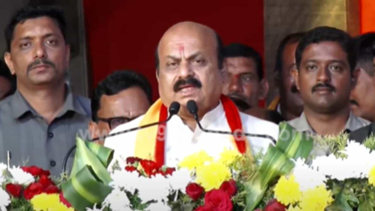 86ನೇ ಸಾಹಿತ್ಯ ಸಮ್ಮೇಳನ ಆತಿಥ್ಯ ವಹಿಸಿದ ಹಾವೇರಿಗೆ ಬಂಪರ್ ಗಿಫ್ಟ್: ಸಮಾರೋಪ ಸಮಾರಂಭದಲ್ಲಿ ಸಿಎಂ ಬೊಮ್ಮಾಯಿ ಮಹತ್ವದ ಘೋಷಣೆ 86ನೇ ಸಾಹಿತ್ಯ ಸಮ್ಮೇಳನ ಆತಿಥ್ಯ ವಹಿಸಿದ ಹಾವೇರಿಗೆ ಬಂಪರ್ ಗಿಫ್ಟ್: ಸಮಾರೋಪ ಸಮಾರಂಭದಲ್ಲಿ ಸಿಎಂ ಬೊಮ್ಮಾಯಿ ಮಹತ್ವದ ಘೋಷಣೆ