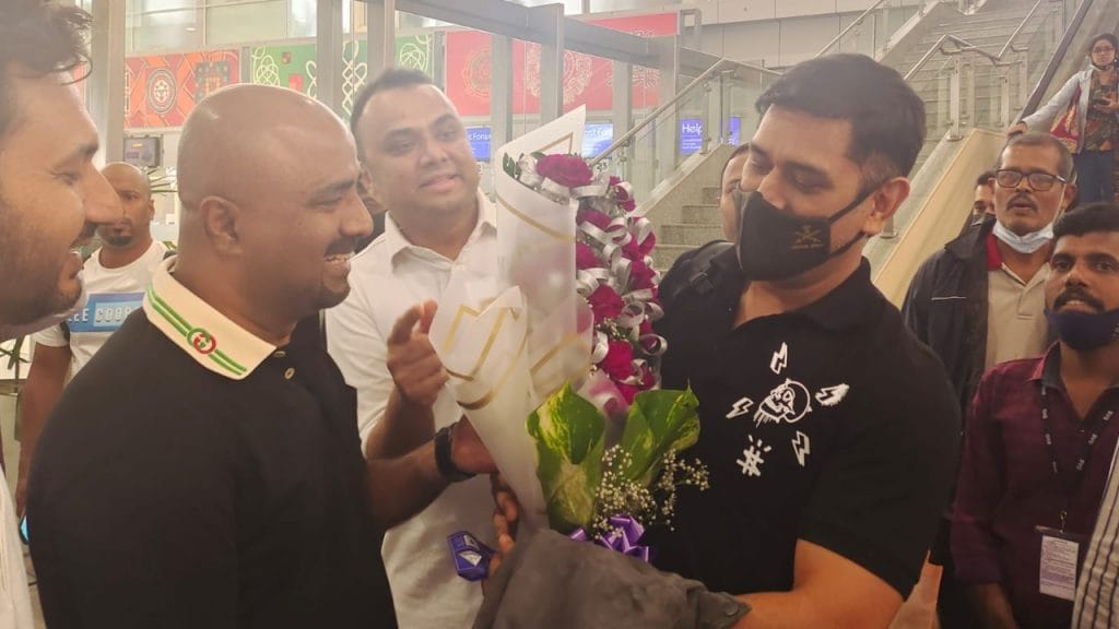 team india vice captain ms dhoni travel to kasaragod via mangalore see pics