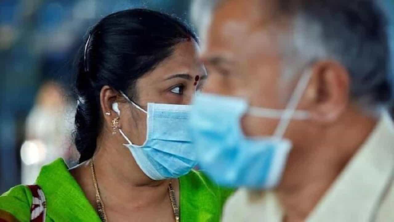 Kerala Covid Cases: ಕೊವಿಡ್ ಭೀತಿ ಹೆಚ್ಚಳ; ಕೇರಳದಲ್ಲಿ ಸಾರ್ವಜನಿಕ ಸ್ಥಳಗಳಲ್ಲಿ ಮಾಸ್ಕ್ ಬಳಕೆ ಕಡ್ಡಾಯ Kerala Covid Cases: ಕೊವಿಡ್ ಭೀತಿ ಹೆಚ್ಚಳ; ಕೇರಳದಲ್ಲಿ ಸಾರ್ವಜನಿಕ ಸ್ಥಳಗಳಲ್ಲಿ ಮಾಸ್ಕ್ ಬಳಕೆ ಕಡ್ಡಾಯ
