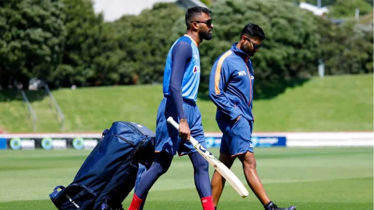 IND vs SL: ಕಿಶನ್ ಜೊತೆ ಇನ್ನಿಂಗ್ಸ್ ಆರಂಭಿಸುವವರು ಯಾರು? ಮೊದಲ ಪಂದ್ಯಕ್ಕೆ ಭಾರತ ಸಂಭಾವ್ಯ ತಂಡ IND vs SL: ಕಿಶನ್ ಜೊತೆ ಇನ್ನಿಂಗ್ಸ್ ಆರಂಭಿಸುವವರು ಯಾರು? ಮೊದಲ ಪಂದ್ಯಕ್ಕೆ ಭಾರತ ಸಂಭಾವ್ಯ ತಂಡ