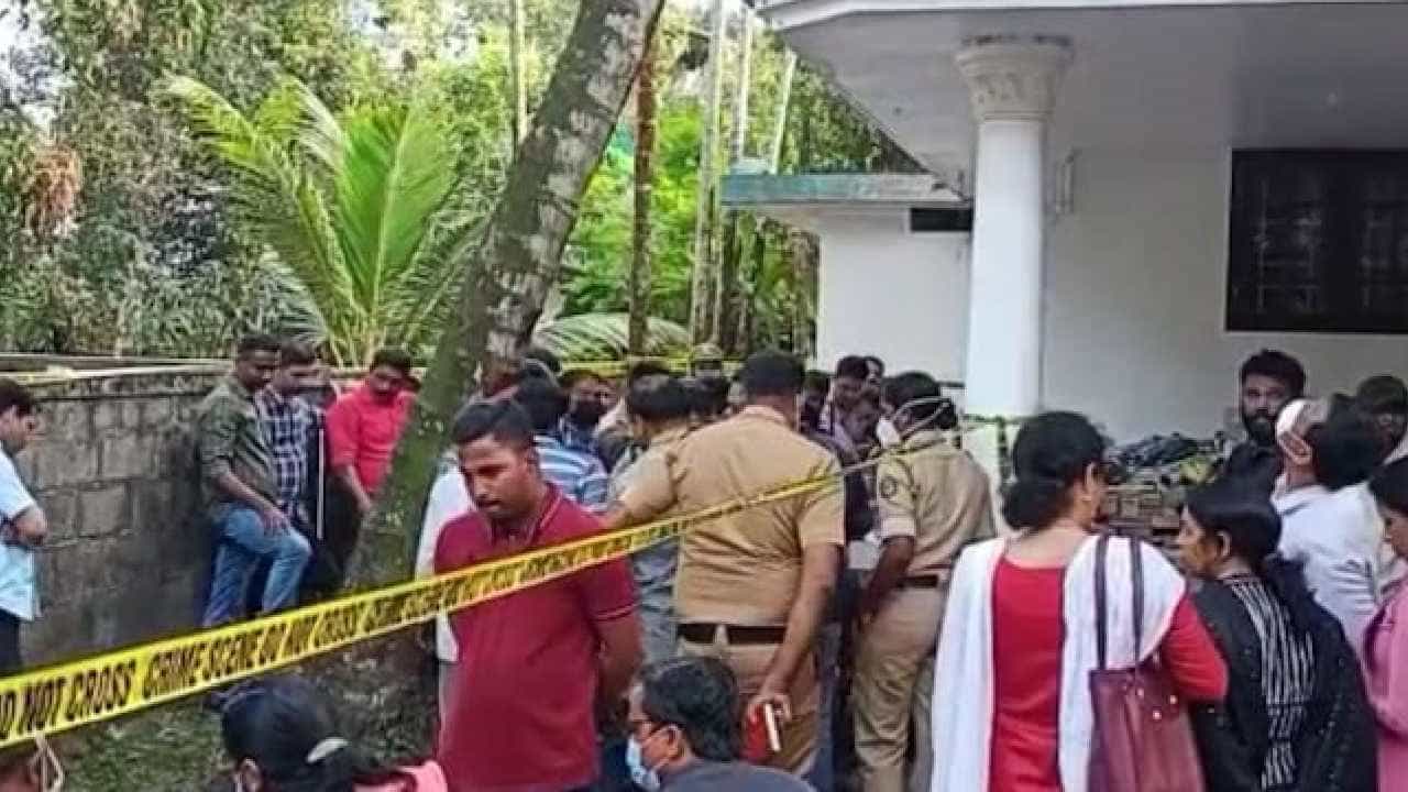 Murder: ಹೆಂಡತಿಯನ್ನು ಕೊಂದು ಮನೆಯಲ್ಲೇ ಹೂತಿಟ್ಟ ಗಂಡ; 18 ತಿಂಗಳ ಬಳಿಕ ಕೊಲೆ ರಹಸ್ಯ ಬಯಲು Murder: ಹೆಂಡತಿಯನ್ನು ಕೊಂದು ಮನೆಯಲ್ಲೇ ಹೂತಿಟ್ಟ ಗಂಡ; 18 ತಿಂಗಳ ಬಳಿಕ ಕೊಲೆ ರಹಸ್ಯ ಬಯಲು