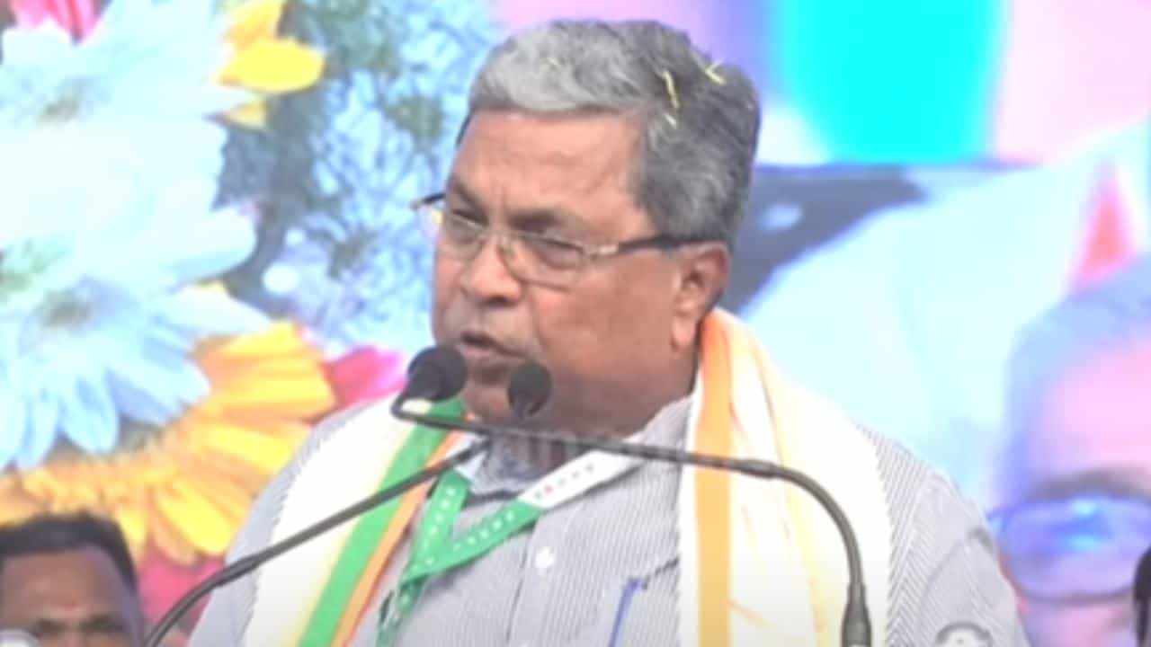 ಬಿಜೆಪಿಯ ದುರುದ್ದೇಶಪೂರಿತ ಹಿಂದುತ್ವಕ್ಕೆ ಯುವಕರು ಬಲಿ? RSS, ಶಾಸಕರ ಮಗ ಕೊಲೆಯಾದ ನಿದರ್ಶನ ಇದೆಯಾ? ಸಿದ್ದು ಪ್ರಶ್ನೆ ಬಿಜೆಪಿಯ ದುರುದ್ದೇಶಪೂರಿತ ಹಿಂದುತ್ವಕ್ಕೆ ಯುವಕರು ಬಲಿ? RSS, ಶಾಸಕರ ಮಗ ಕೊಲೆಯಾದ ನಿದರ್ಶನ ಇದೆಯಾ? ಸಿದ್ದು ಪ್ರಶ್ನೆ