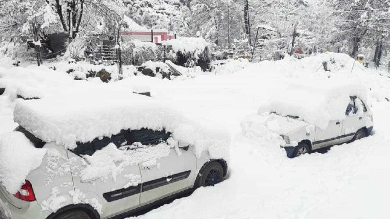 Himachal Pradesh Snowfall: ಹಿಮಾಚಲ ಪ್ರದೇಶದಲ್ಲಿ ಭಾರೀ ಹಿಮಪಾತ; 3 ರಾಷ್ಟ್ರೀಯ ಹೆದ್ದಾರಿ ಸೇರಿ 479 ರಸ್ತೆಗಳು ಬಂದ್ Himachal Pradesh Snowfall: ಹಿಮಾಚಲ ಪ್ರದೇಶದಲ್ಲಿ ಭಾರೀ ಹಿಮಪಾತ; 3 ರಾಷ್ಟ್ರೀಯ ಹೆದ್ದಾರಿ ಸೇರಿ 479 ರಸ್ತೆಗಳು ಬಂದ್