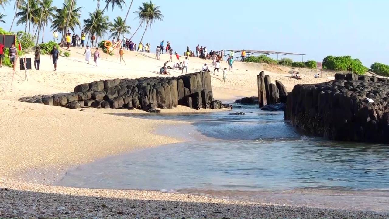 ಸೈಂಟ್ ಮೇರಿಸ್ ದ್ವೀಪ. ಕರಾವಳಿಯ ಪ್ರವಾಸಿಗರ ಸ್ವರ್ಗ. ದೇಶದಲ್ಲೇ ಪ್ರಸಿದ್ಧಿ ಪಡೆದ ಸುಂದರ ಸ್ವರ್ಚ ಐಲ್ಯಾಂಡ್. ವರ್ಷಾಚರಣೆ ಹಿನ್ನಲೆ ಸೈಂಟ್ ಮೇರಿಸ್ ದ್ವೀಪಕ್ಕೆ ಪ್ರವಾಸಿಗರ ದಂಡೇ ಹರಿದು ಬರುತ್ತಿದೆ. ಸಮುದ್ರದ ನಡು ಗಡ್ಡೆಯಲ್ಲಿ ನಿಂತು ಜನ ಮಸ್ತ್ ಎಂಜಾಯ್ ಮಾಡ್ತಿದ್ದಾರೆ.