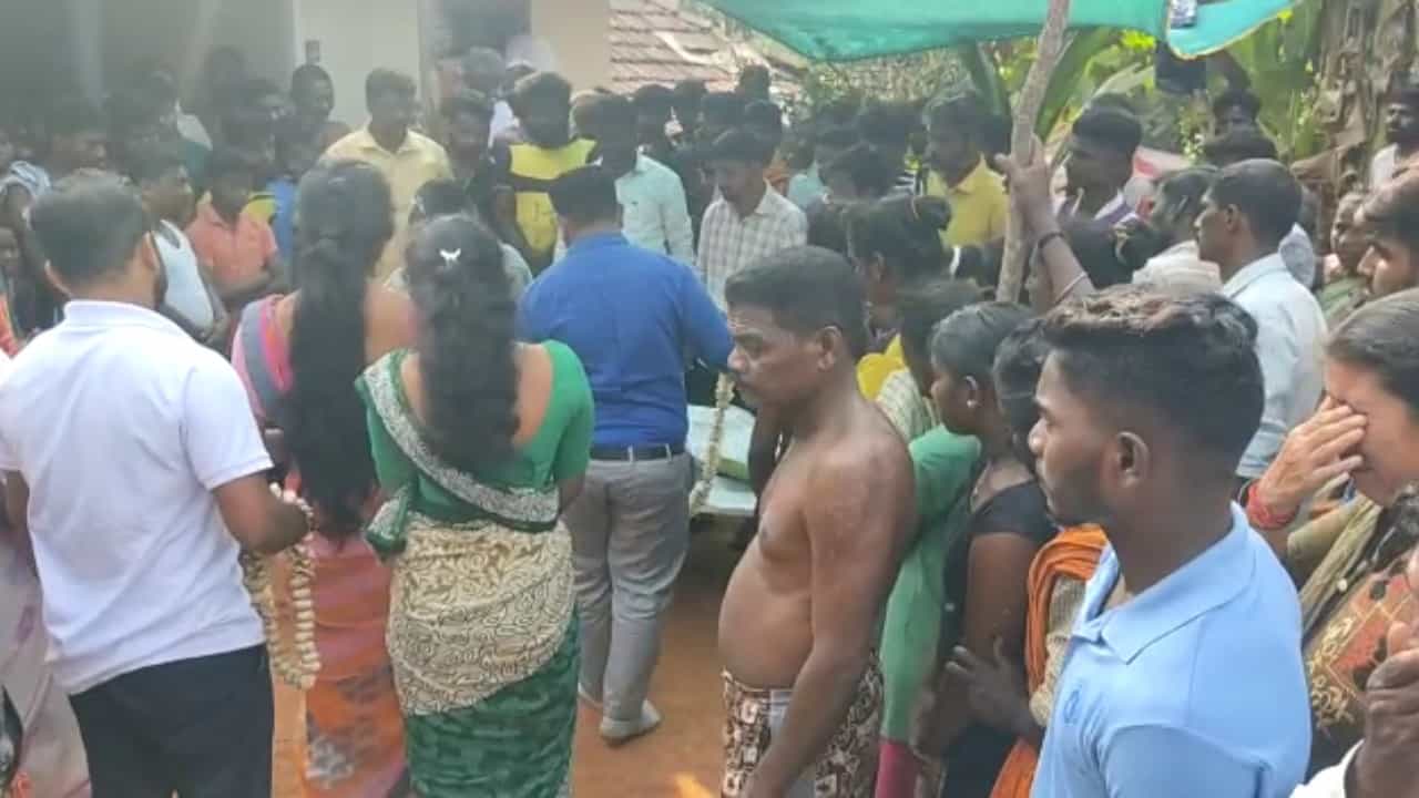 ಬೆಳ್ತಂಗಡಿಯಲ್ಲಿ ಬೆತ್ತಲೆ ವಿಡಿಯೋ ಕಾಲ್ ಗೆ ಬಿತ್ತು ಹೆಣ! ಮರ್ಯಾದೆಗೆ ಅಂಜಿ ಆತ್ಮಹತ್ಯೆ ಮಾಡಿಕೊಂಡ ಯುವಕ ಬೆಳ್ತಂಗಡಿಯಲ್ಲಿ ಬೆತ್ತಲೆ ವಿಡಿಯೋ ಕಾಲ್ ಗೆ ಬಿತ್ತು ಹೆಣ! ಮರ್ಯಾದೆಗೆ ಅಂಜಿ ಆತ್ಮಹತ್ಯೆ ಮಾಡಿಕೊಂಡ ಯುವಕ