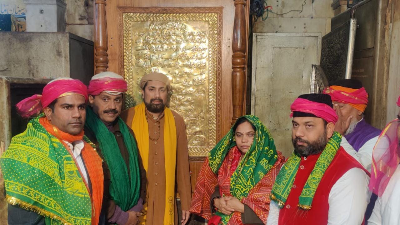 ಕೊಪ್ಪಳ, ಗಂಗಾವತಿ ಕ್ಷೇತ್ರದ ಪ್ರಮುಖ ನಾಯಕರೊಂದಿಗೆ ರೆಡ್ಡಿ ದರ್ಗಾ ಭೇಟಿ ನೀಡಿದ್ದಾರೆ.
