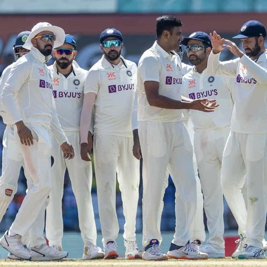 ಬಾರ್ಡರ್ - ಗವಾಸ್ಕರ್ ಟ್ರೋಫಿಯ ಭಾರತ ಹಾಗೂ ಆಸ್ಟ್ರೇಲಿಯಾ ನಡುವಣ ತೃತೀಯ ಟೆಸ್ಟ್ ಪಂದ್ಯವನ್ನು ಭಾರತೀಯ ಕ್ರಿಕೆಟ್ ನಿಯಂತ್ರಣ ಮಂಡಳಿ ಸ್ಥಳಾಂತರಿಸಿದೆ. ಧರ್ಮಶಾಲಾದ ಹಿಮಾಚಲ ಪ್ರದೇಶ ಕ್ರಿಕೆಟ್ ಅಸೀಸಿಯೇಷನ್ ಸ್ಟೇಡಿಯಂನಲ್ಲಿ ನಡೆಯಬೇಕಿದ್ದ ಇಂಡೋ- ಆಸೀಸ್ ಮೂರನೇ ಟೆಸ್ಟ್ ಅನ್ನು ಬೇರೆಡೆ ಆಡಿಸಲು ಬಿಸಿಸಿಐ ಯೋಜನೆ ಹಾಕಿಕೊಂಡಿದೆ.