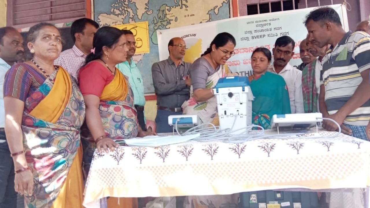 Voting awareness Program in Gadag Dirstict Mulagund Pattana; Satudents and Rangoli drawing