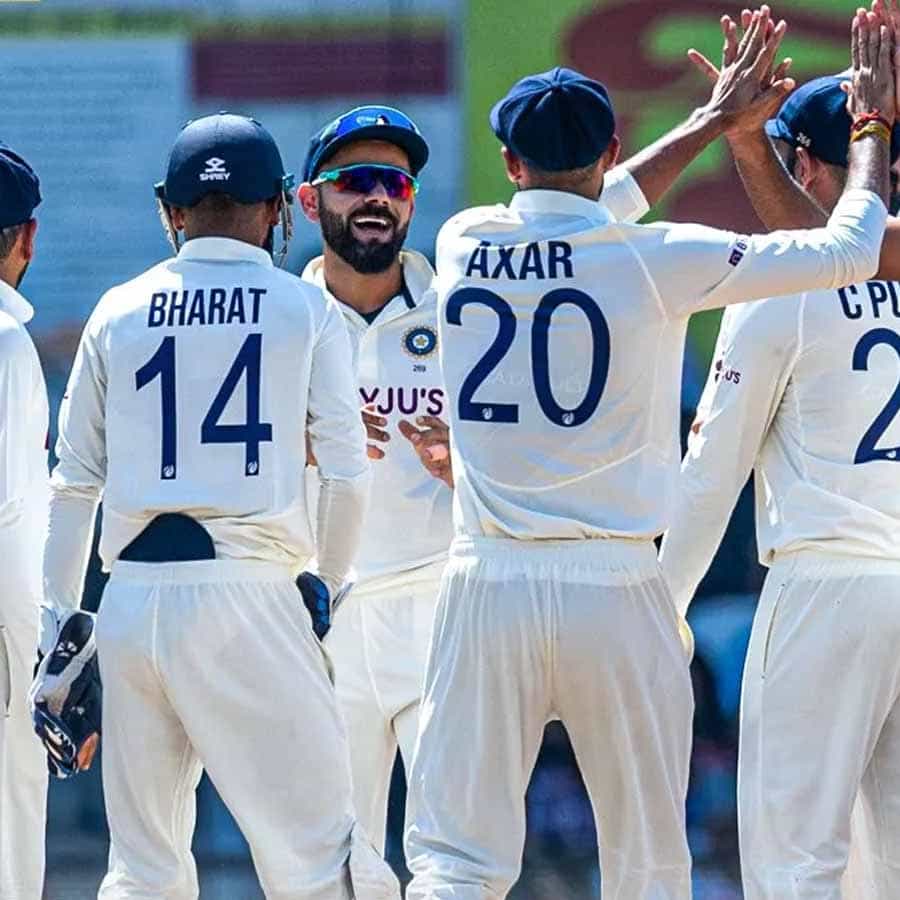 ಭಾರತ ಕ್ರಿಕೆಟ್ ತಂಡ ಸದ್ಯ ಆಸ್ಟ್ರೇಲಿಯಾ ವಿರುದ್ಧದ ಟೆಸ್ಟ್ ಸರಣಿಯಲ್ಲಿ ಬ್ಯುಸಿಯಾಗಿದೆ. ಈಗಾಗಲೇ ಬಾರ್ಡರ್- ಗವಾಸ್ಕರ್ ಟ್ರೋಫಿಯನ್ನು ತನ್ನಲ್ಲೇ ಉಳಿಸಿಕೊಂಡಿರುವ ಟೀಮ್ ಇಂಡಿಯಾ ಮಾರ್ಚ್ 1 ರಿಂದ ಇಂದೋರ್ನ ಹೋಲ್ಕರ್ ಕ್ರಿಕೆಟ್ ಸ್ಟೇಡಿಯಂನಲ್ಲಿ ಮೂರನೇ ಟೆಸ್ಟ್ ಆಡಲಿದೆ. ಬಳಿಕ ಮಾರ್ಚ್ 9 ರಿಂದ ಅಂತಿಮ ನಾಲ್ಕನೇ ಟೆಸ್ಟ್ ಆರಂಭವಾಗಲಿದೆ.
