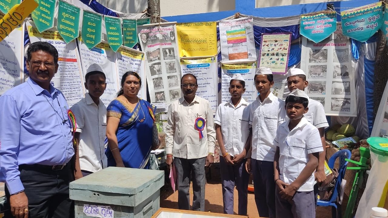 Haveri Gandhi Grameen Gurukul Residential School Children got first prize in State level competition