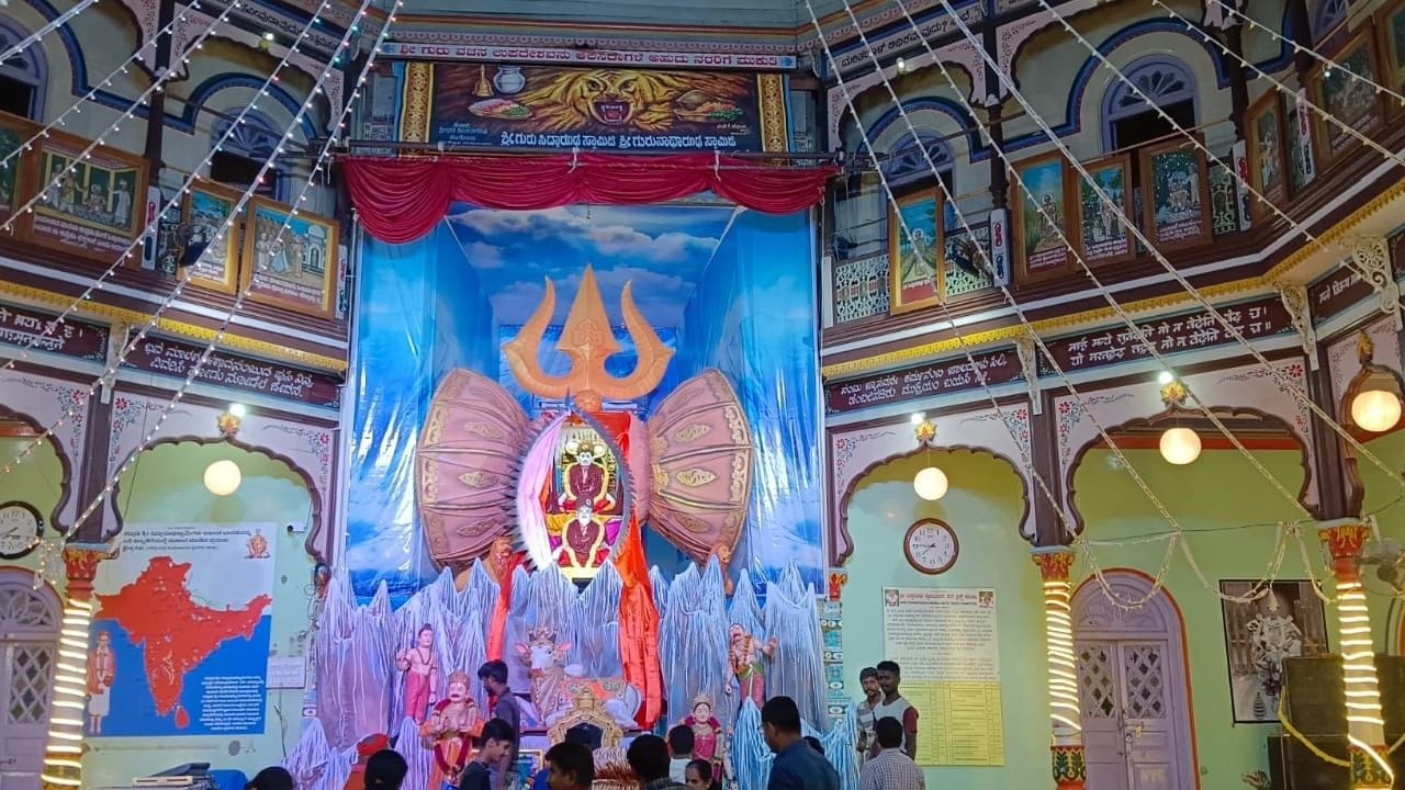 Mahashivratri 2023: Hubli Shree Siddaroodha Swamiji shivaratri special pooja and alankara