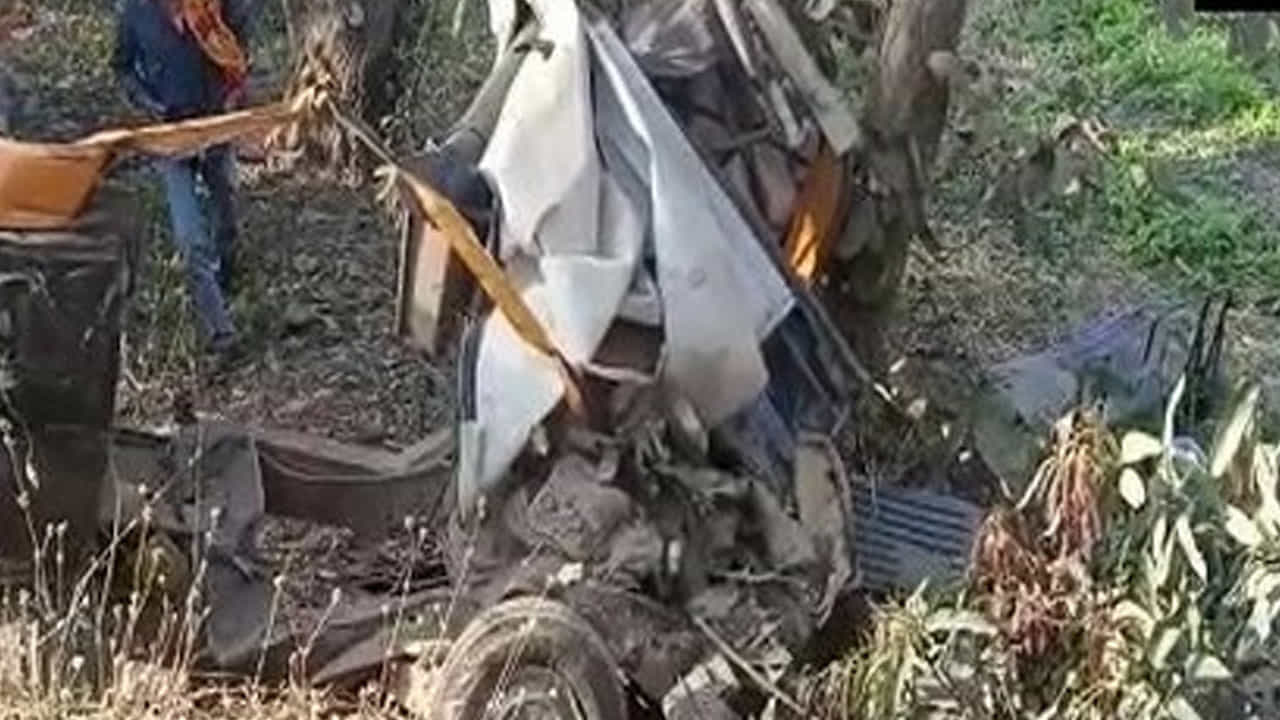 Chhattisgarh Road Accident: ಛತ್ತೀಸ್ಗಢದಲ್ಲಿ ಆಟೋಗೆ ಟ್ರಕ್ ಡಿಕ್ಕಿ ಹೊಡೆದು 7 ವಿದ್ಯಾರ್ಥಿಗಳು ದುರ್ಮರಣ Chhattisgarh Road Accident: ಛತ್ತೀಸ್ಗಢದಲ್ಲಿ ಆಟೋಗೆ ಟ್ರಕ್ ಡಿಕ್ಕಿ ಹೊಡೆದು 7 ವಿದ್ಯಾರ್ಥಿಗಳು ದುರ್ಮರಣ