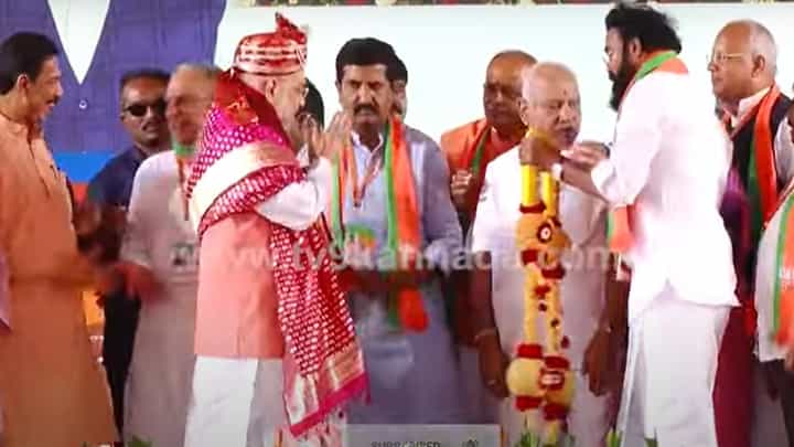 Sandur: ವೇದಿಕೆಯ ಮೇಲೆ ಅಮಿತ್ ಶಾ ತೋರಿದ ಅವಸರದ ಪ್ರವೃತ್ತಿ ಮತ್ತು ಬಿಎಸ್ ಯಡಿಯೂರಪ್ಪ ಸನ್ಮಾನ ನಿರಾಕರಿಸಿದ್ದು ಜನಕ್ಕೆ ಅರ್ಥವಾಗಲಿಲ್ಲ! Sandur: ವೇದಿಕೆಯ ಮೇಲೆ ಅಮಿತ್ ಶಾ ತೋರಿದ ಅವಸರದ ಪ್ರವೃತ್ತಿ ಮತ್ತು ಬಿಎಸ್ ಯಡಿಯೂರಪ್ಪ ಸನ್ಮಾನ ನಿರಾಕರಿಸಿದ್ದು ಜನಕ್ಕೆ ಅರ್ಥವಾಗಲಿಲ್ಲ!