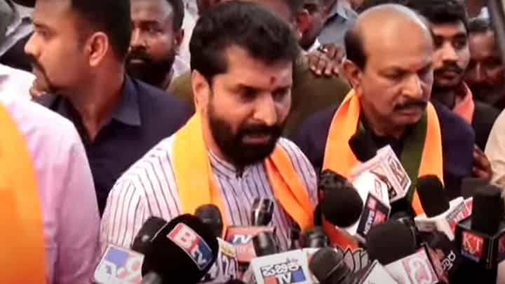 Non Veg Food Row: ಮಾಂಸಾಹಾರ ಸೇವಿಸಿ ದೇವಸ್ಥಾನಕ್ಕೆ ಹೋಗಿದ್ದನ್ನು ಅಂಗೀಕರಿಸಿದ ಬಿಜೆಪಿ ಶಾಸಕ ಸಿಟಿ ರವಿ Non Veg Food Row: ಮಾಂಸಾಹಾರ ಸೇವಿಸಿ ದೇವಸ್ಥಾನಕ್ಕೆ ಹೋಗಿದ್ದನ್ನು ಅಂಗೀಕರಿಸಿದ ಬಿಜೆಪಿ ಶಾಸಕ ಸಿಟಿ ರವಿ