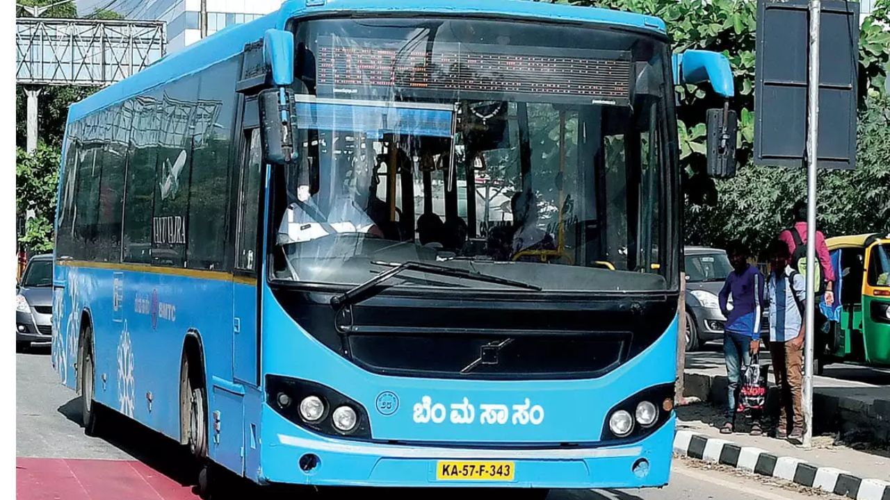 BMTCಯ UPI ಆಧಾರಿತ ಟಿಕೆಟಿಂಗ್ ವ್ಯವಸ್ಥೆಯು ಇನ್ನೂ ಜಾರಿಗೆ ಬಂದಿಲ್ಲ, ಪ್ರಯಾಣಿಕರ ಪರಿಸ್ಥಿತಿ ಯಾರು ಅರ್ಥಮಾಡಿಕೊಳ್ಳತ್ತಿಲ್ಲ BMTCಯ UPI ಆಧಾರಿತ ಟಿಕೆಟಿಂಗ್ ವ್ಯವಸ್ಥೆಯು ಇನ್ನೂ ಜಾರಿಗೆ ಬಂದಿಲ್ಲ, ಪ್ರಯಾಣಿಕರ ಪರಿಸ್ಥಿತಿ ಯಾರು ಅರ್ಥಮಾಡಿಕೊಳ್ಳತ್ತಿಲ್ಲ